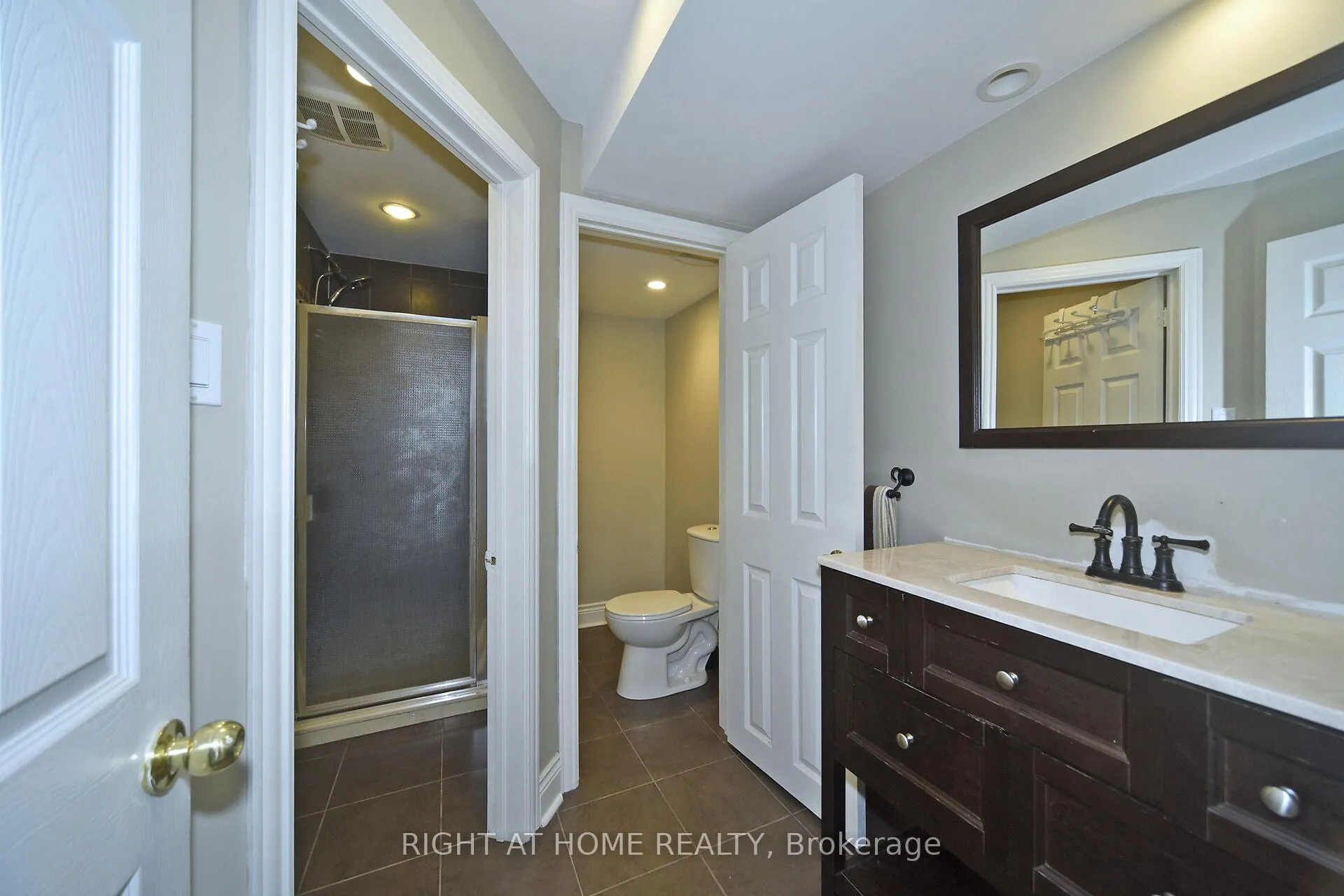 Photo 43 of 136 Oliver Lane, Vaughan, Maple — HOMEH