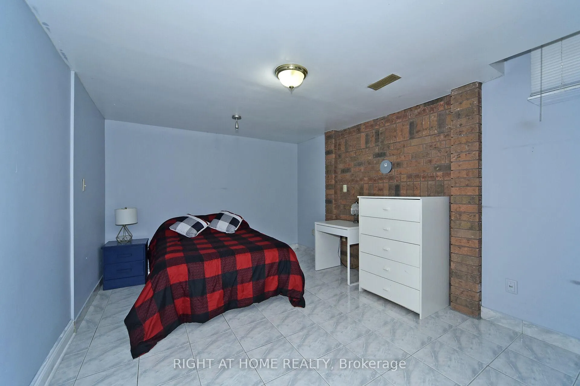Photo 44 of 136 Oliver Lane, Vaughan, Maple — HOMEH