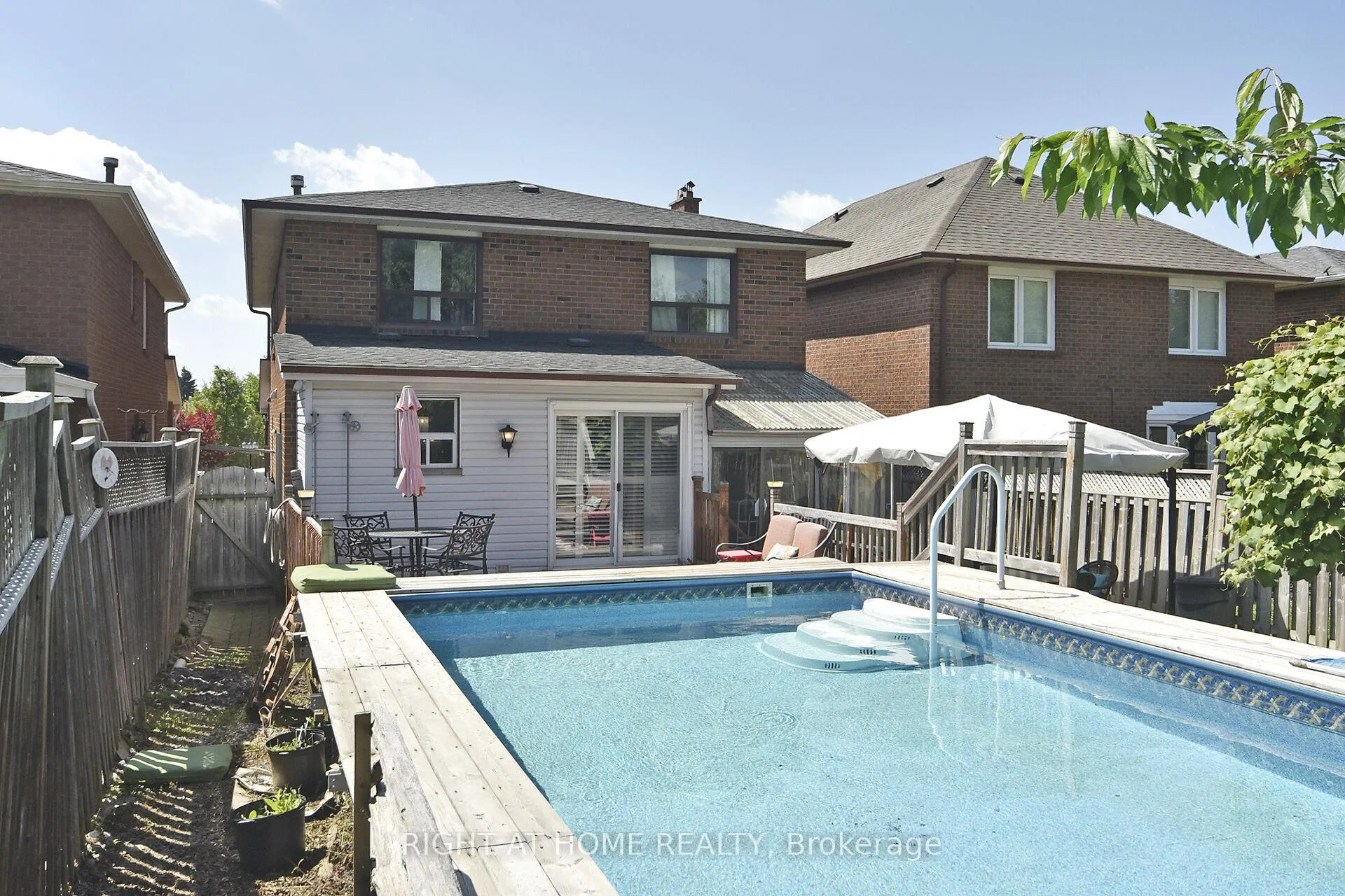 Photo 49 of 136 Oliver Lane, Vaughan, Maple — HOMEH