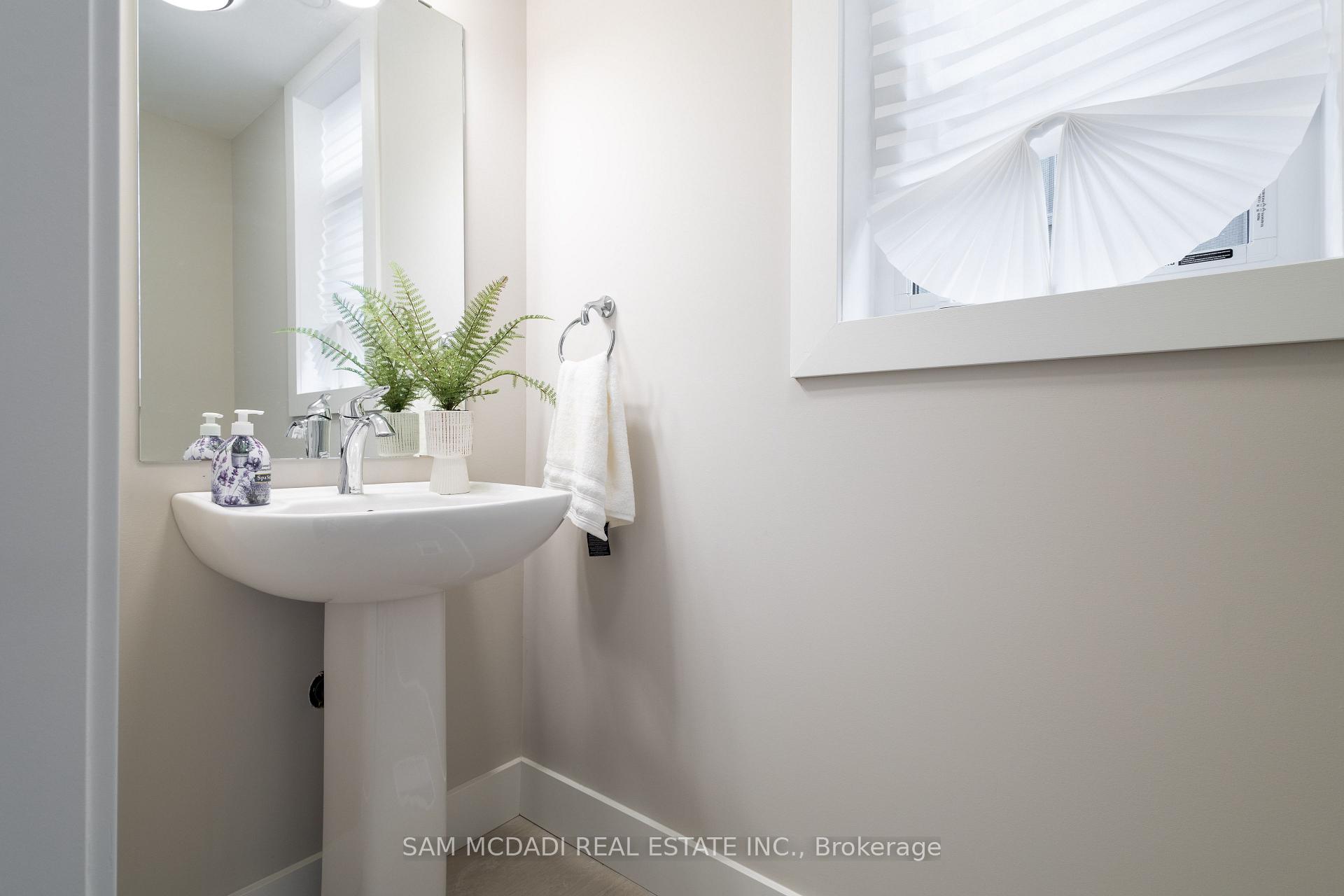 Photo 4 of 121 Black Willow Crescent, Blue Mountains — HOMEH