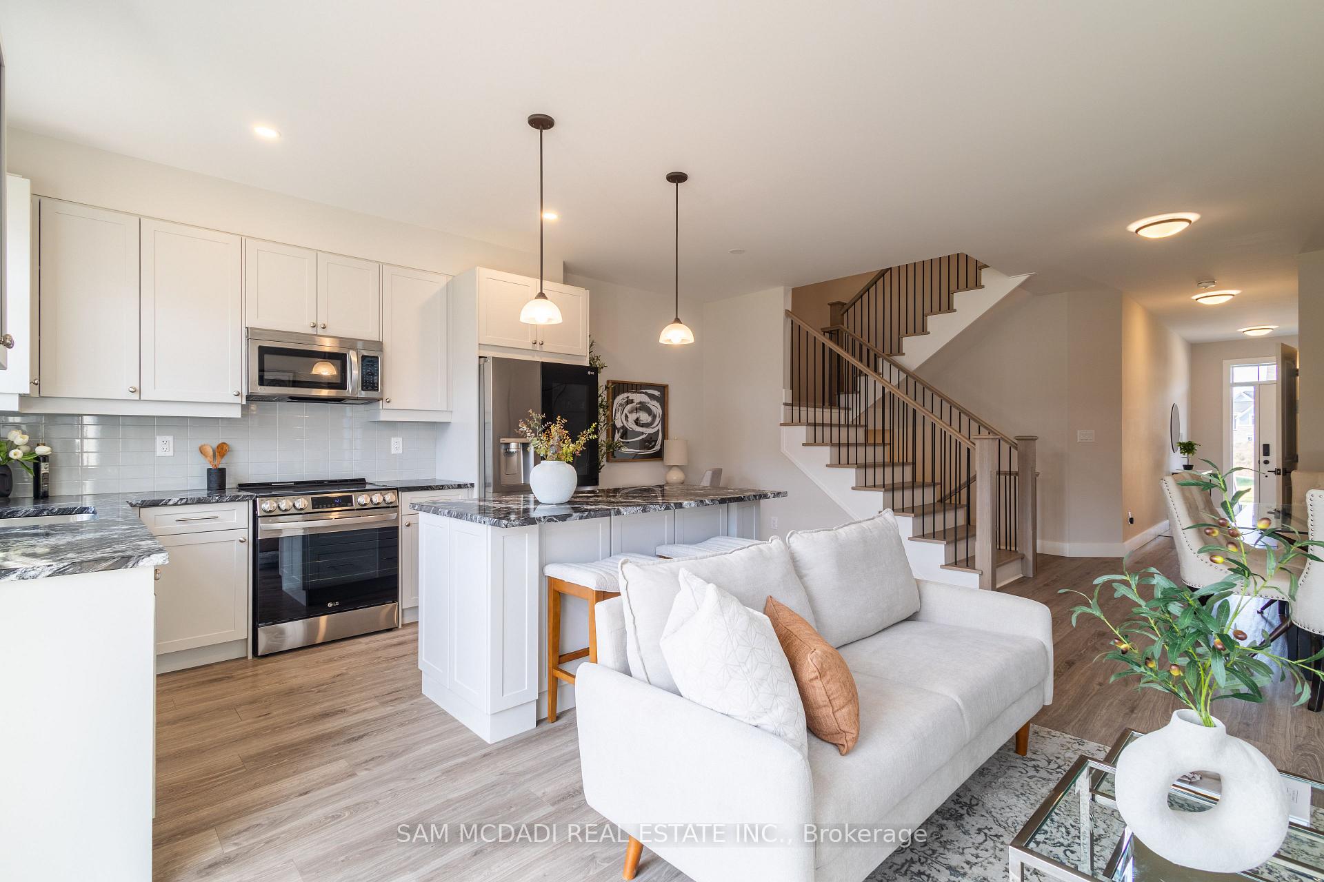 Photo 7 of 121 Black Willow Crescent, Blue Mountains — HOMEH