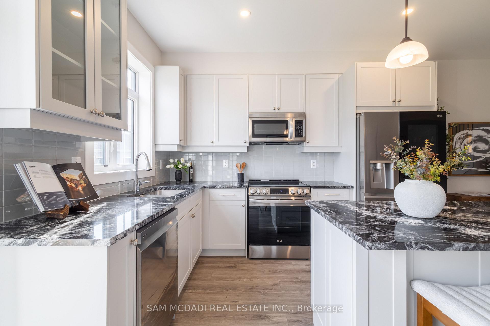 Photo 9 of 121 Black Willow Crescent, Blue Mountains — HOMEH
