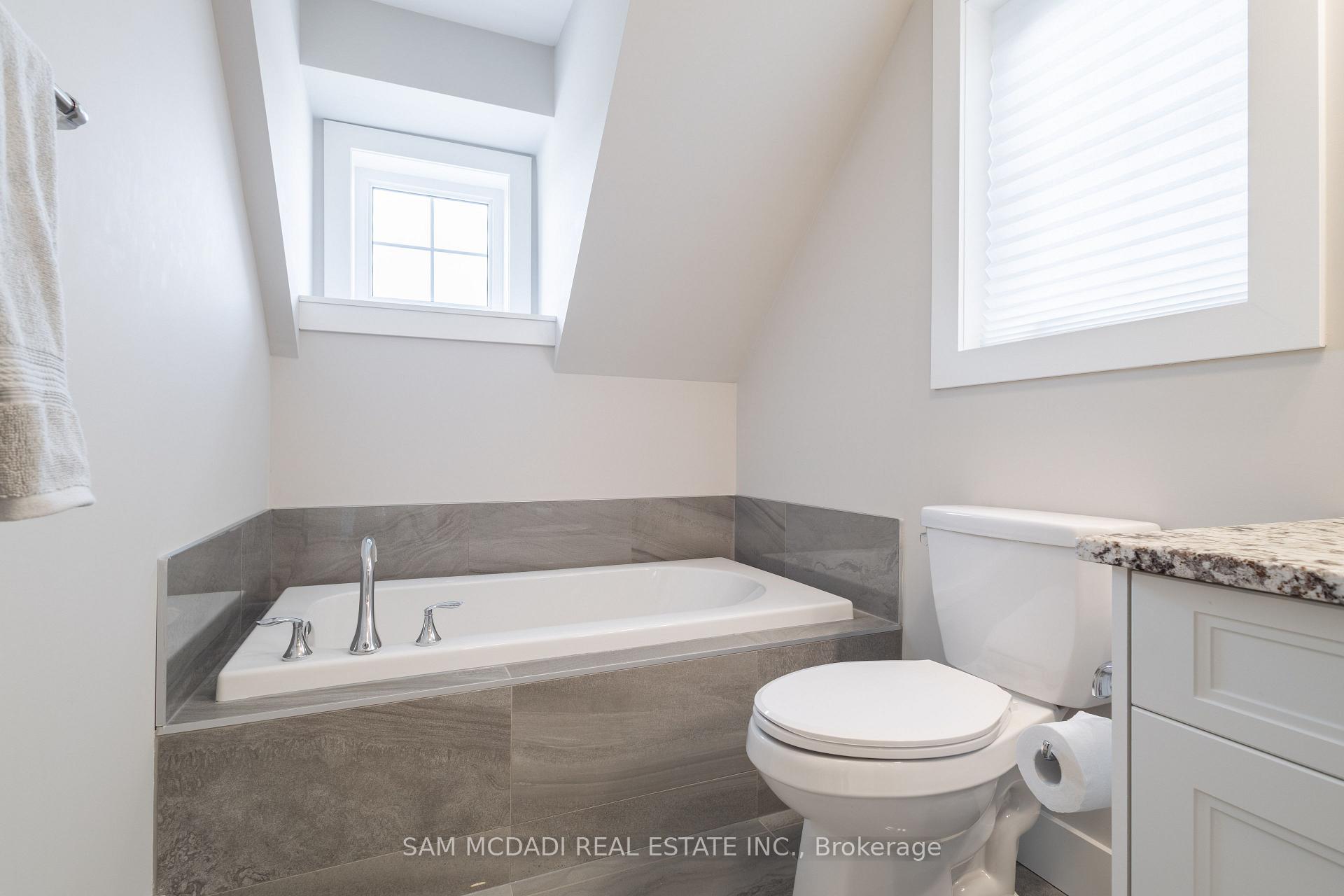 Photo 16 of 121 Black Willow Crescent, Blue Mountains — HOMEH
