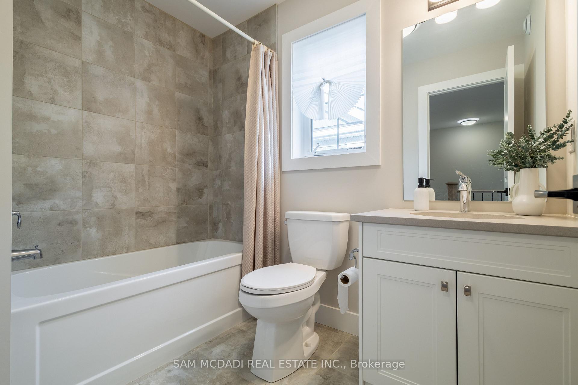 Photo 18 of 121 Black Willow Crescent, Blue Mountains — HOMEH