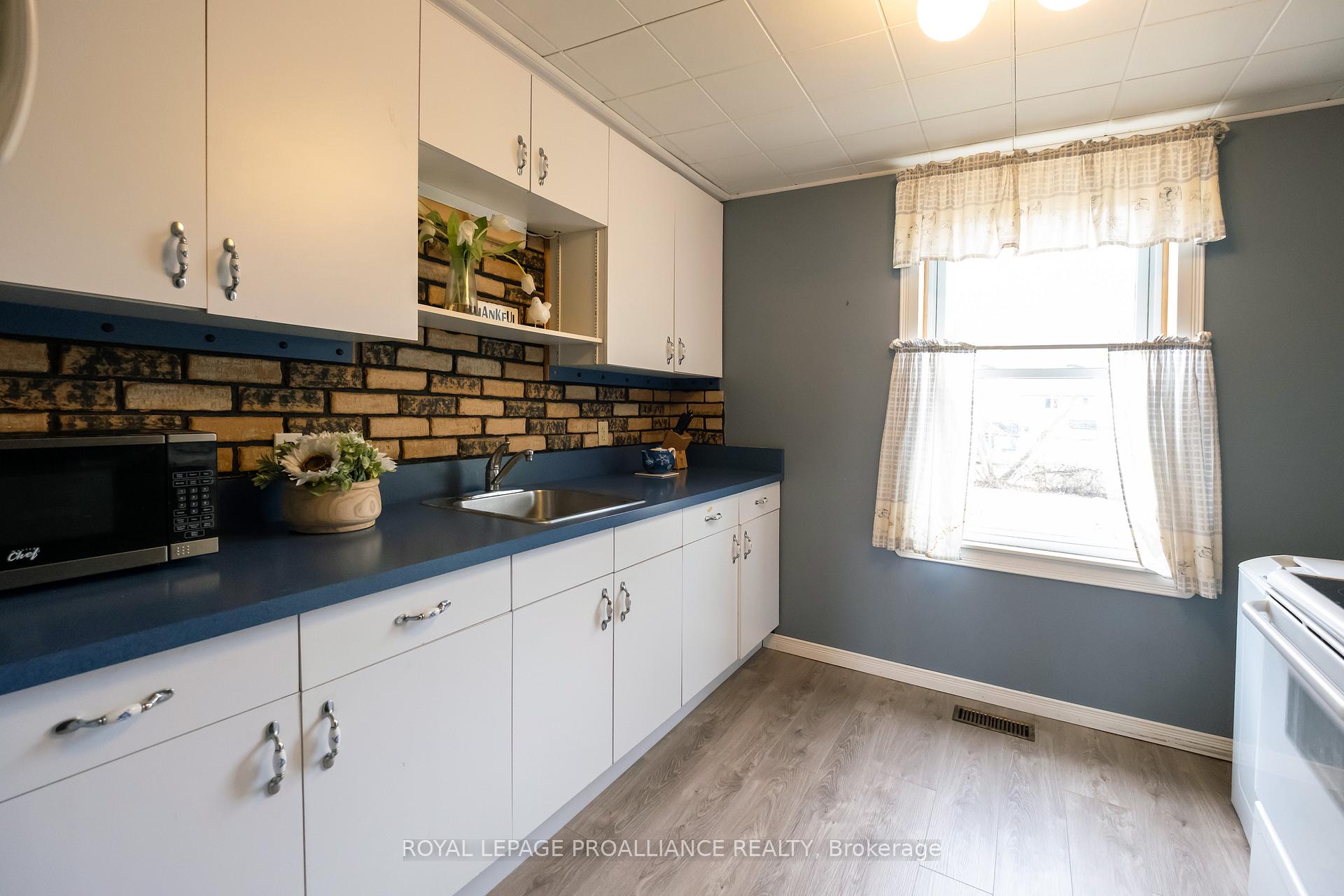 Photo 5 of 474 Front Street, Quinte West, Trenton Ward — HOMEH