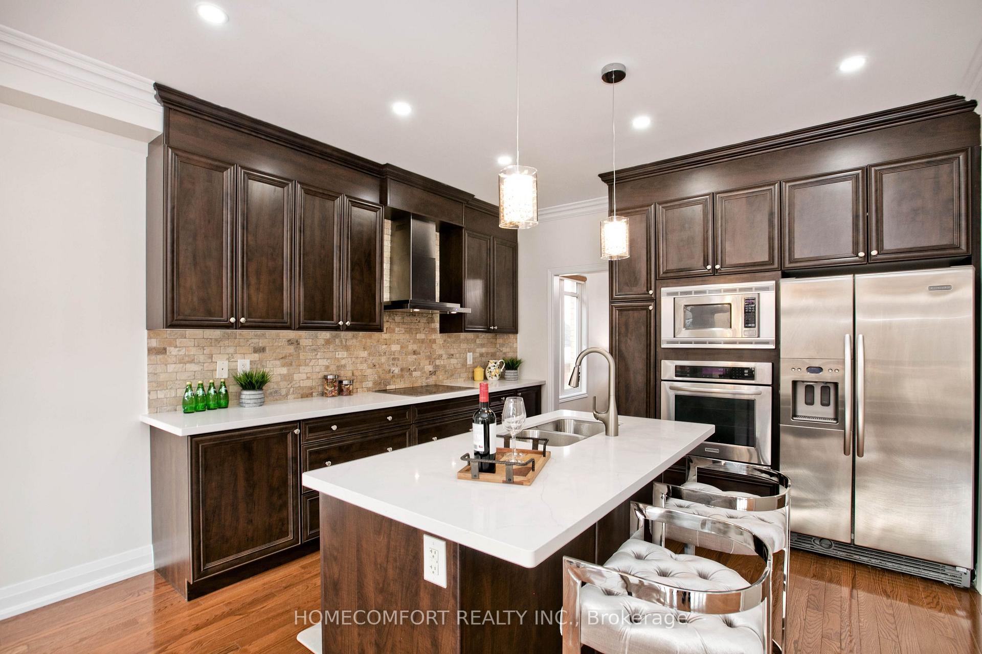 Photo 10 of Unit Upper, 34 Carat Crescent, Richmond Hill, Westbrook — HOMEH
