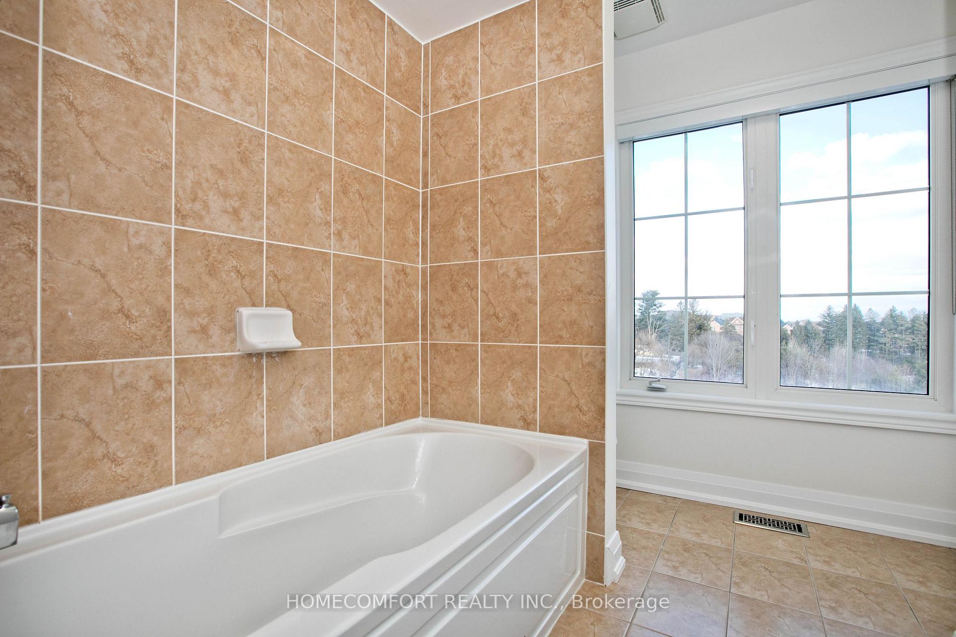 Photo 21 of Unit Upper, 34 Carat Crescent, Richmond Hill, Westbrook — HOMEH