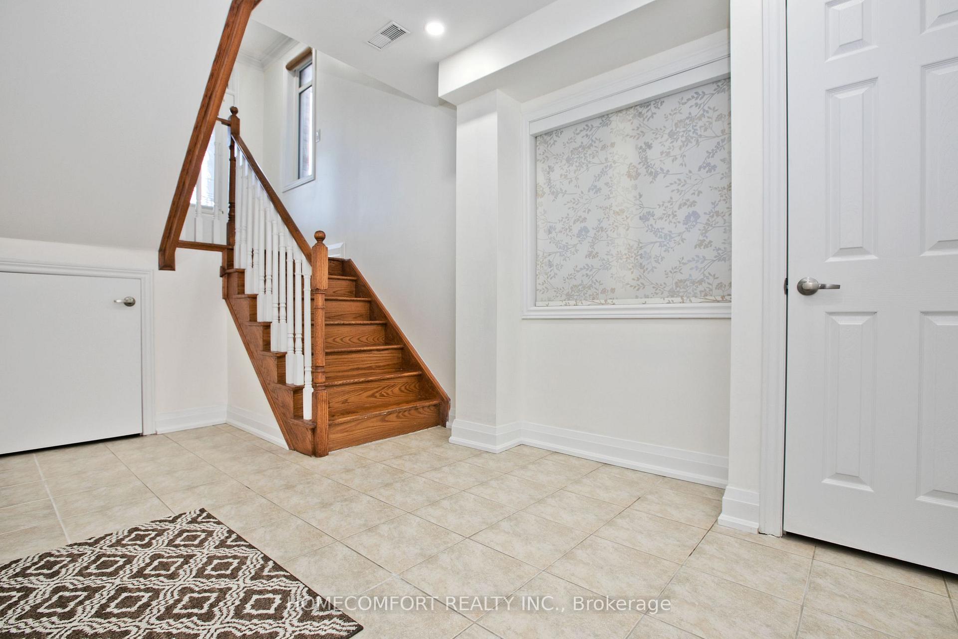 Photo 25 of Unit Upper, 34 Carat Crescent, Richmond Hill, Westbrook — HOMEH