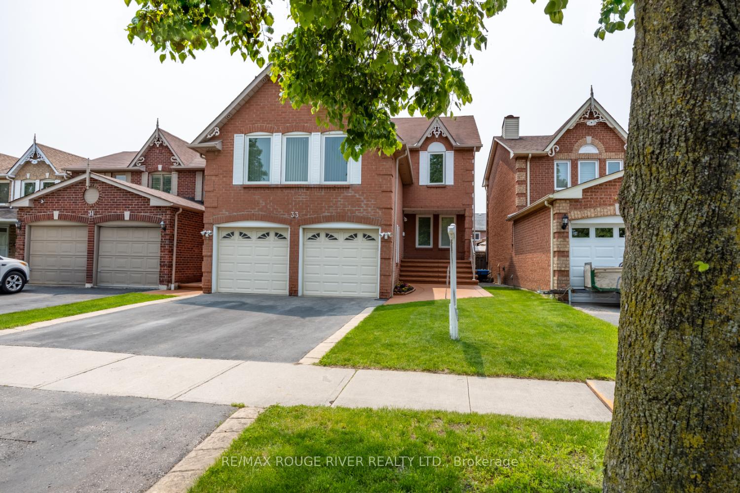 Photo 2 of 33 Hearne Crescent, Ajax, Central — HOMEH