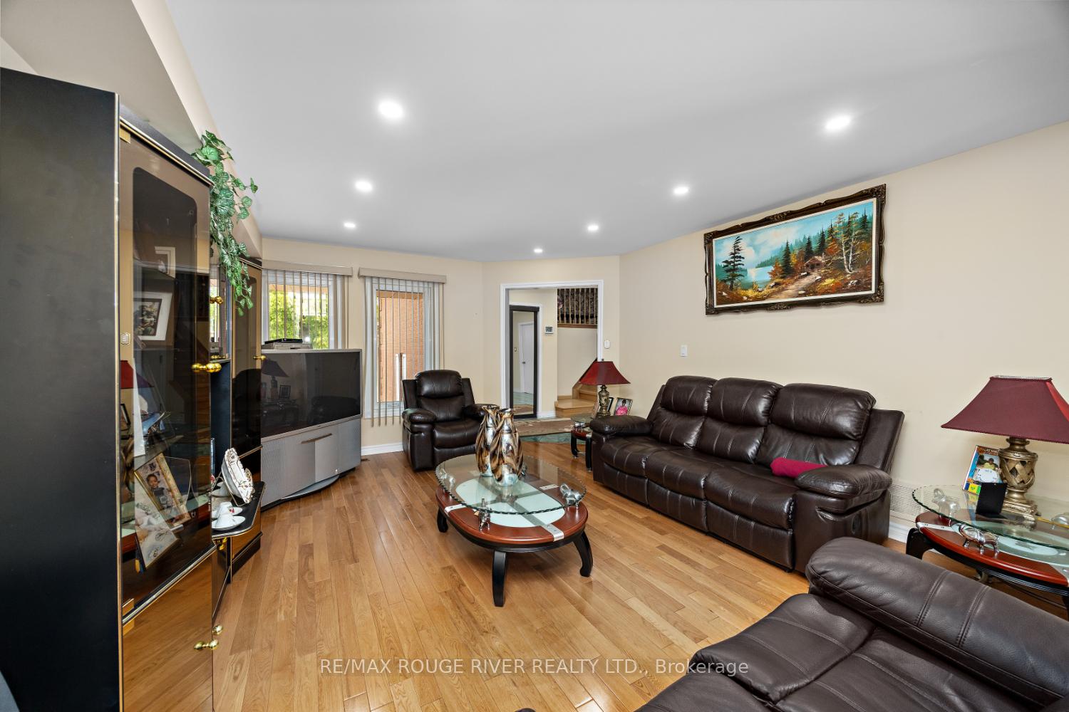 Photo 7 of 33 Hearne Crescent, Ajax, Central — HOMEH