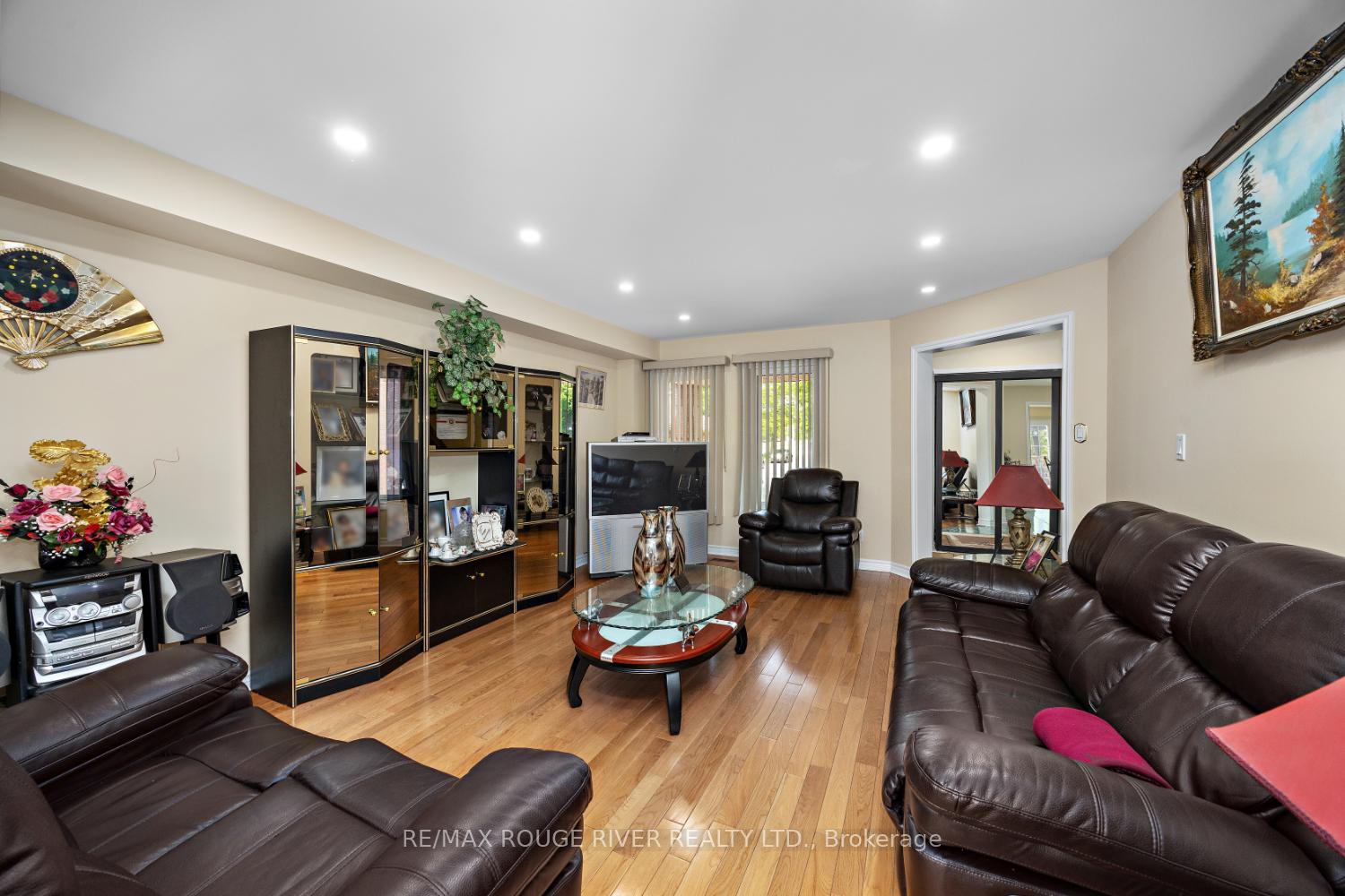 Photo 6 of 33 Hearne Crescent, Ajax, Central — HOMEH