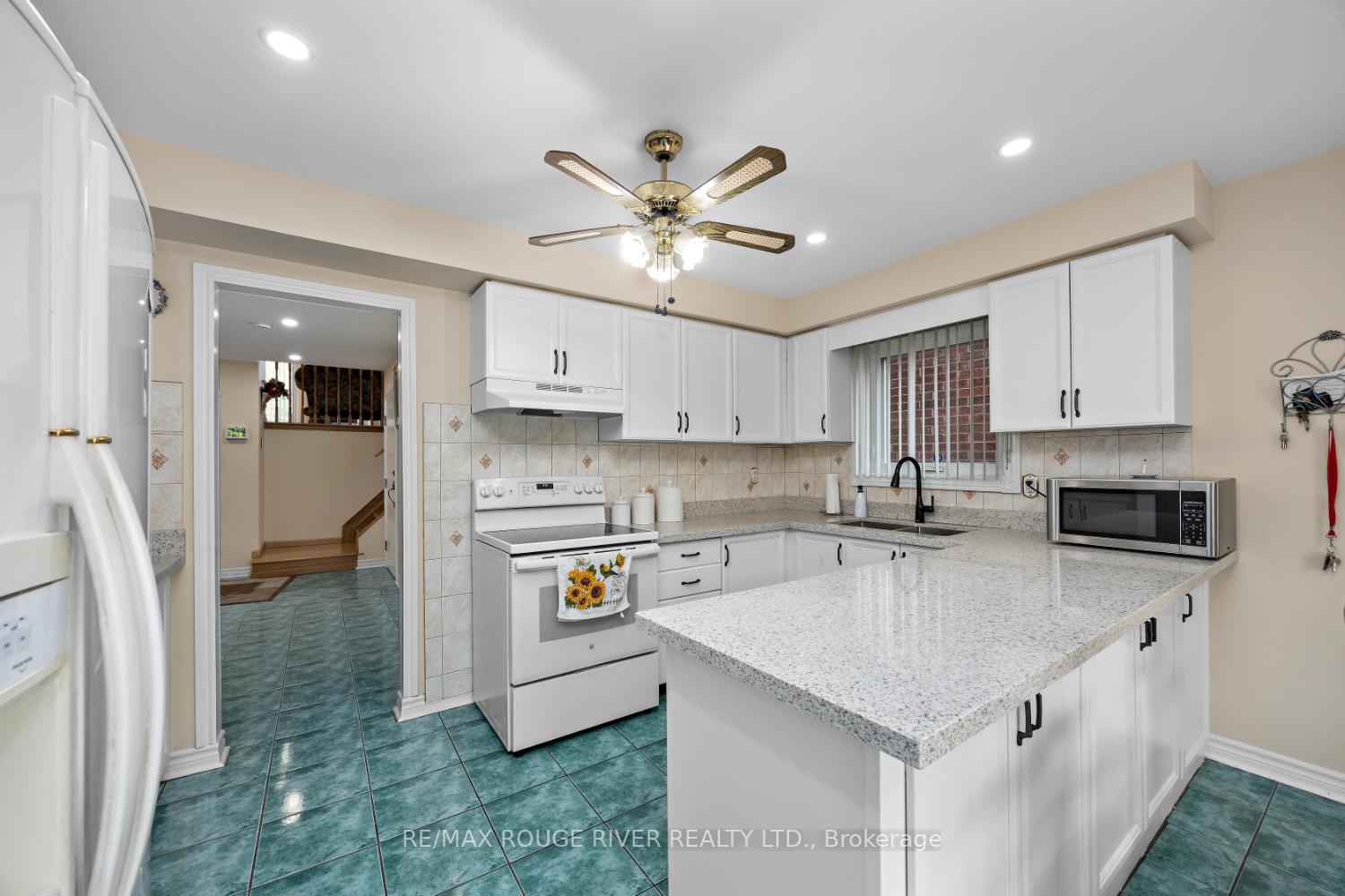 Photo 12 of 33 Hearne Crescent, Ajax, Central — HOMEH
