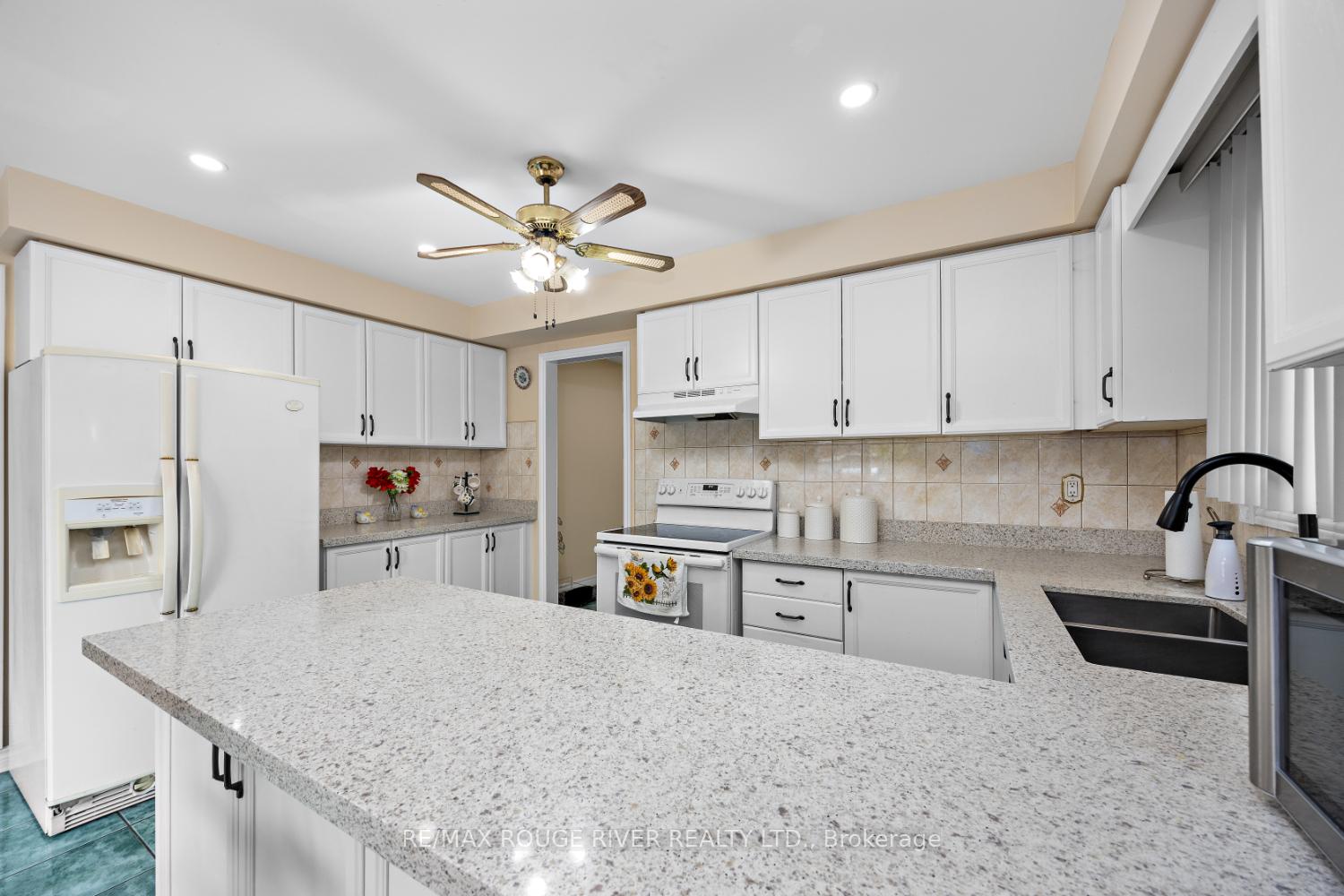 Photo 11 of 33 Hearne Crescent, Ajax, Central — HOMEH