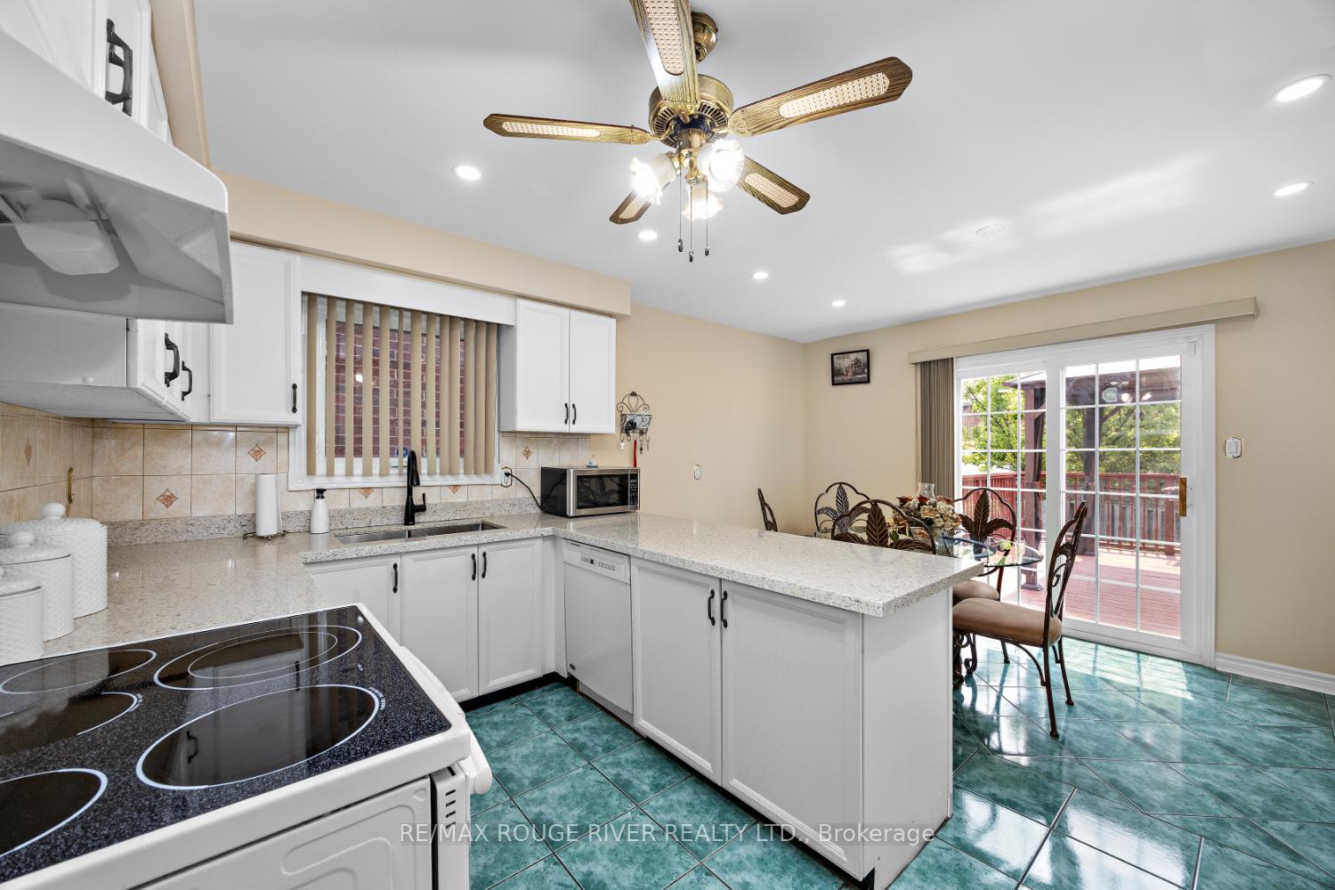 Photo 13 of 33 Hearne Crescent, Ajax, Central — HOMEH