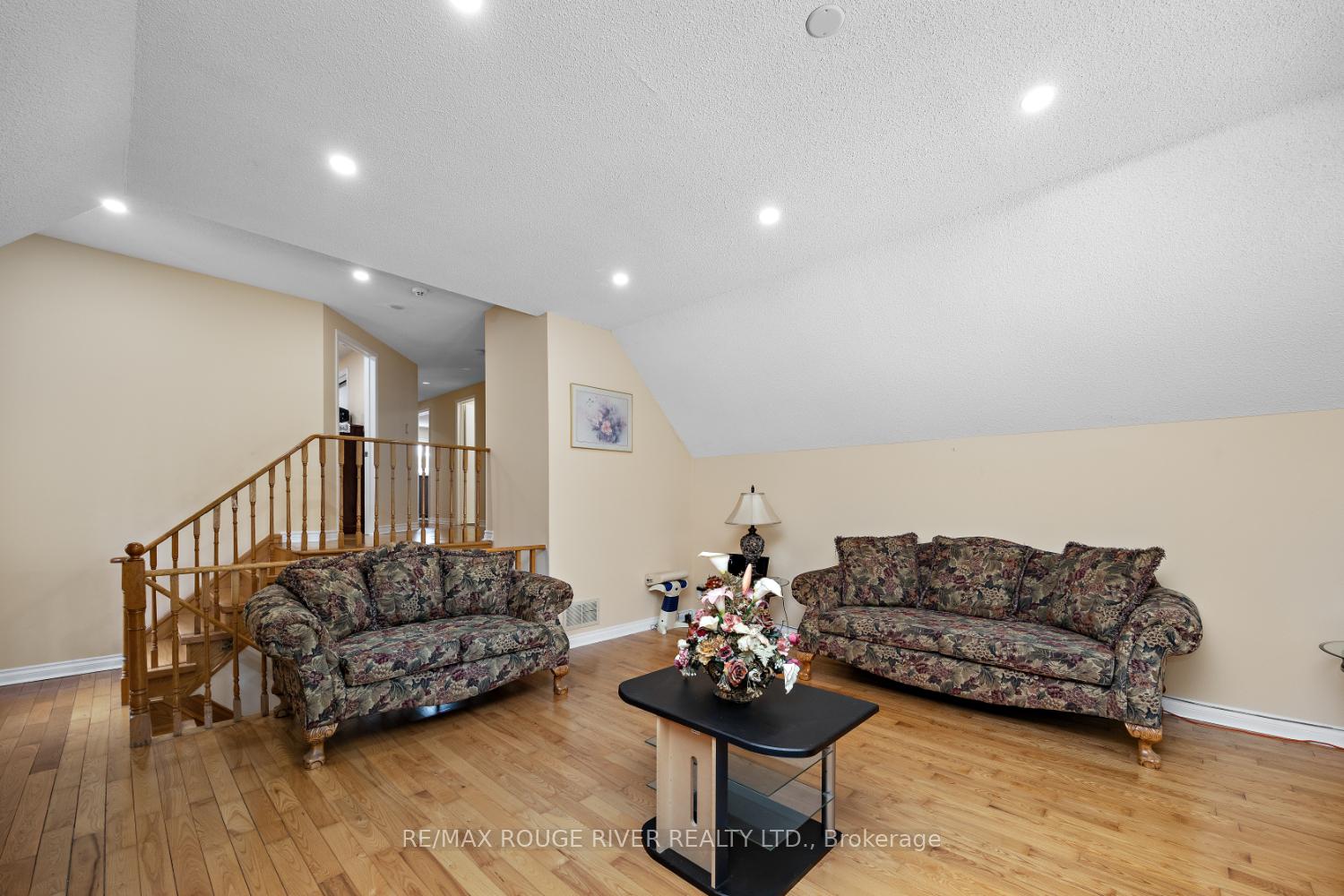 Photo 19 of 33 Hearne Crescent, Ajax, Central — HOMEH