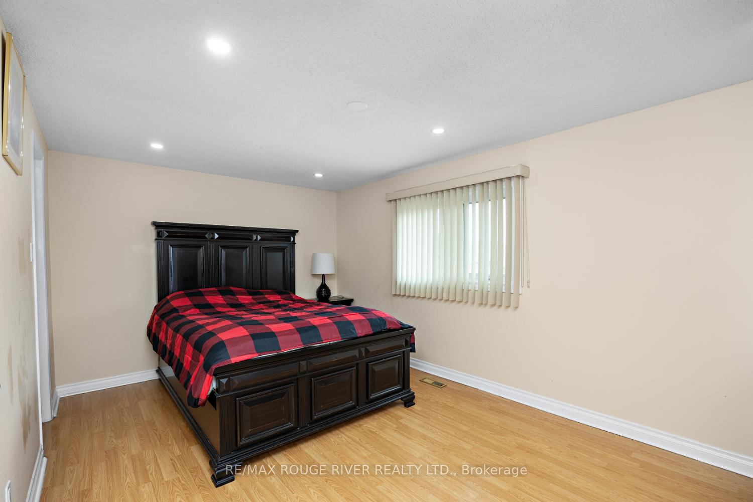 Photo 18 of 33 Hearne Crescent, Ajax, Central — HOMEH