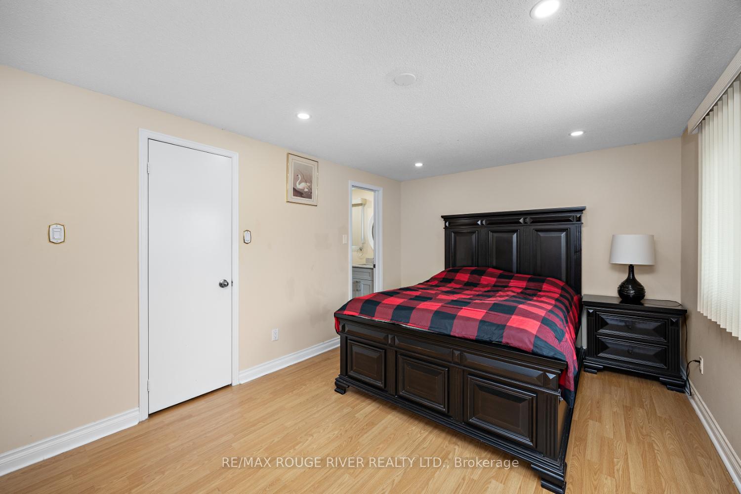 Photo 20 of 33 Hearne Crescent, Ajax, Central — HOMEH