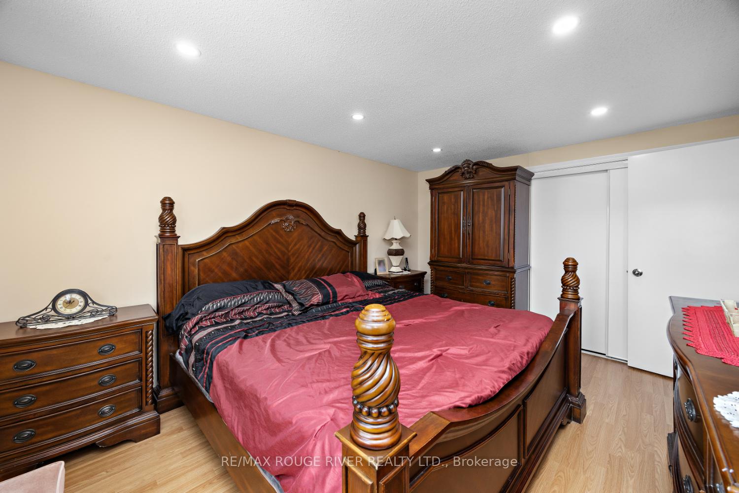 Photo 37 of 33 Hearne Crescent, Ajax, Central — HOMEH