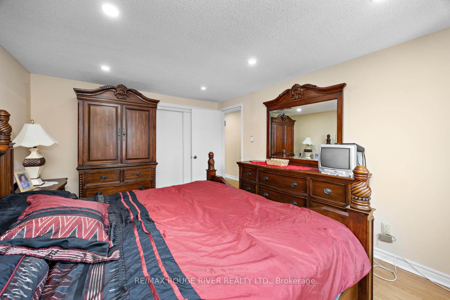 Photo 24 of 33 Hearne Crescent, Ajax, Central — HOMEH