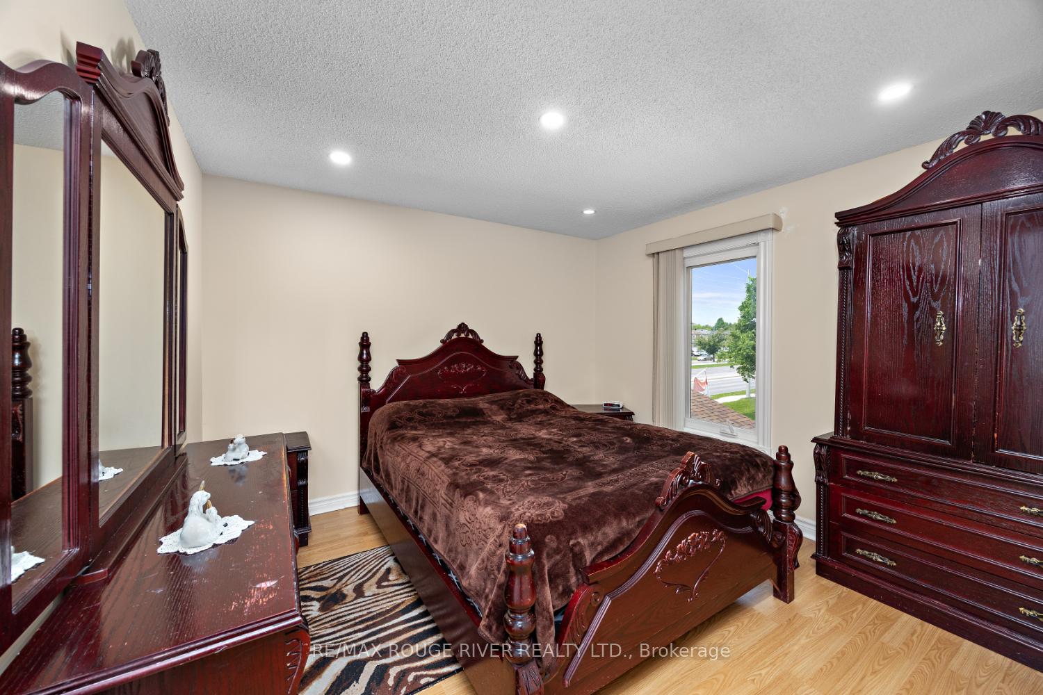 Photo 25 of 33 Hearne Crescent, Ajax, Central — HOMEH