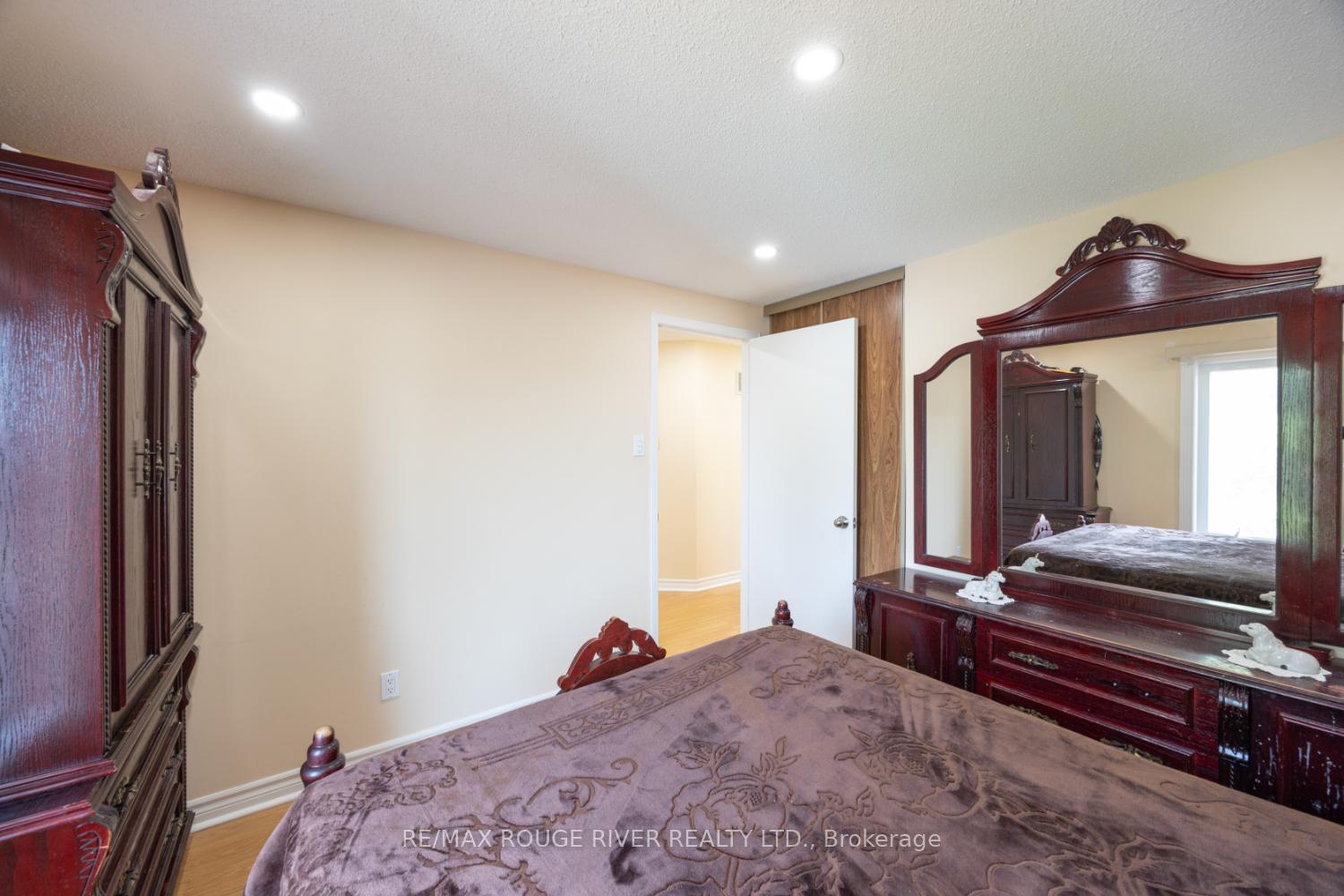 Photo 27 of 33 Hearne Crescent, Ajax, Central — HOMEH