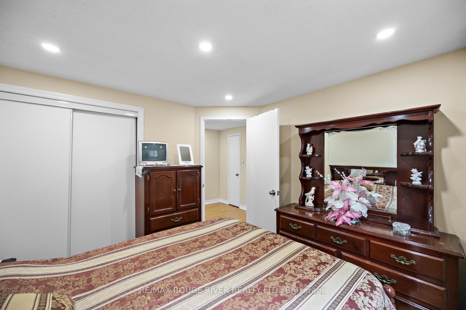 Photo 31 of 33 Hearne Crescent, Ajax, Central — HOMEH