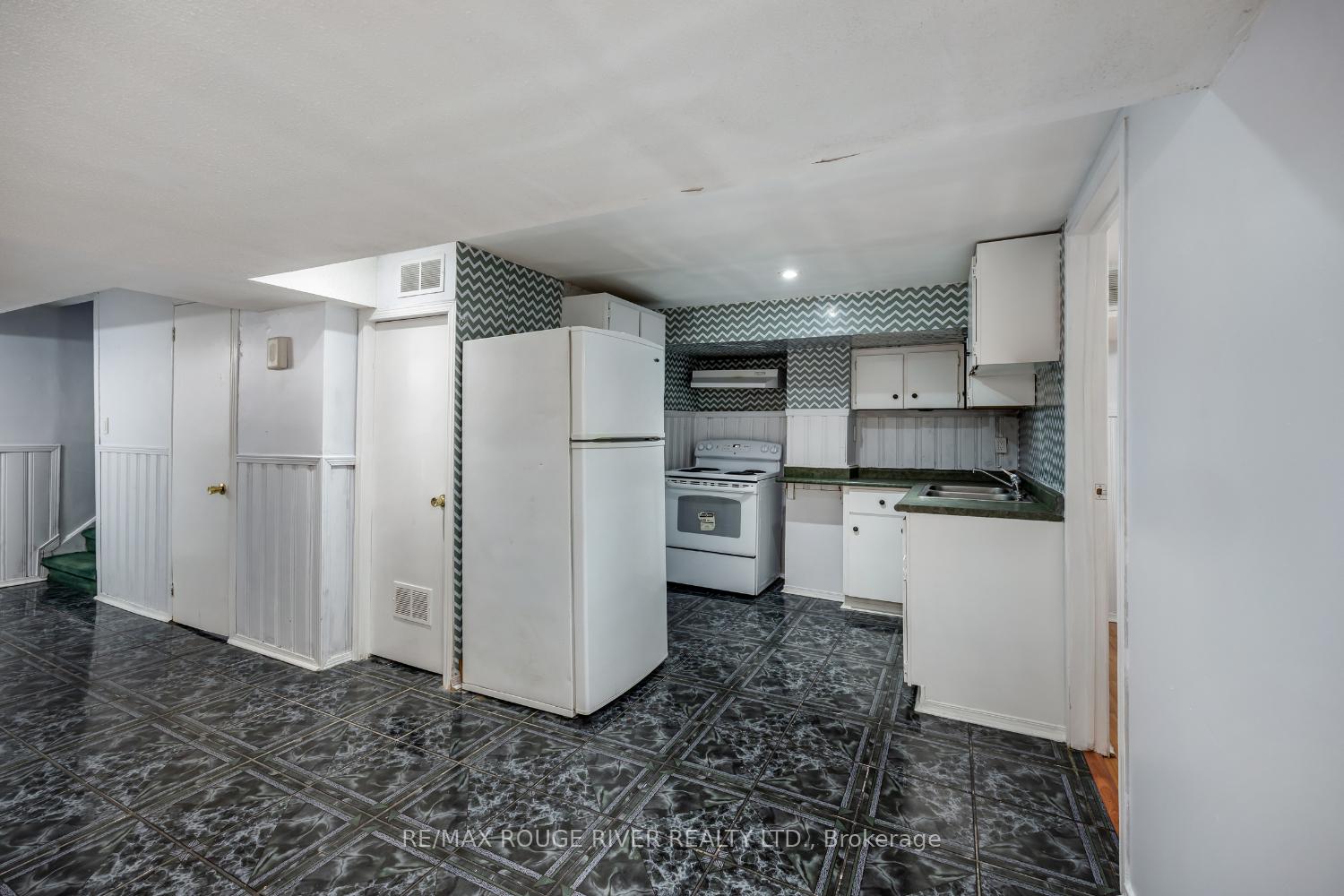Photo 36 of 33 Hearne Crescent, Ajax, Central — HOMEH