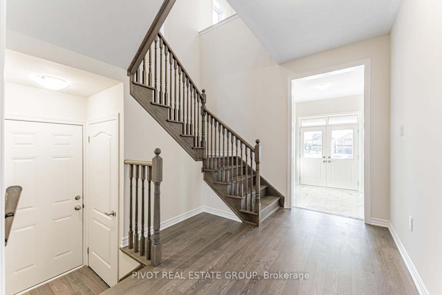 Photo 3 of 16 Waterfront Crescent, Whitby, Port Whitby — HOMEH