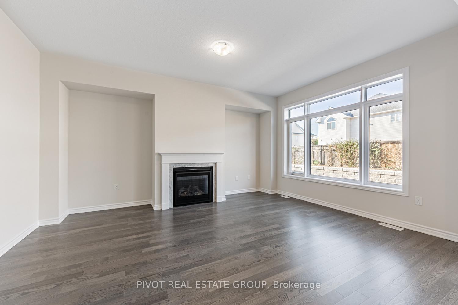 Photo 8 of 16 Waterfront Crescent, Whitby, Port Whitby — HOMEH