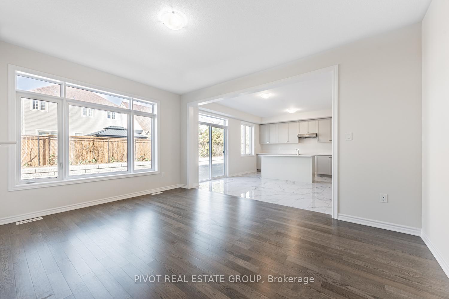 Photo 9 of 16 Waterfront Crescent, Whitby, Port Whitby — HOMEH