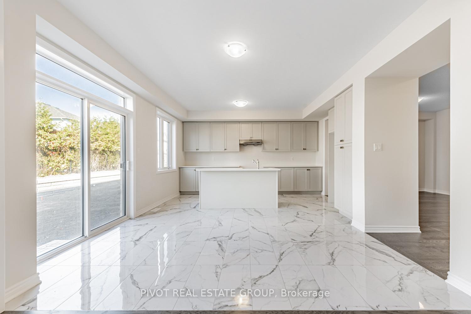 Photo 11 of 16 Waterfront Crescent, Whitby, Port Whitby — HOMEH