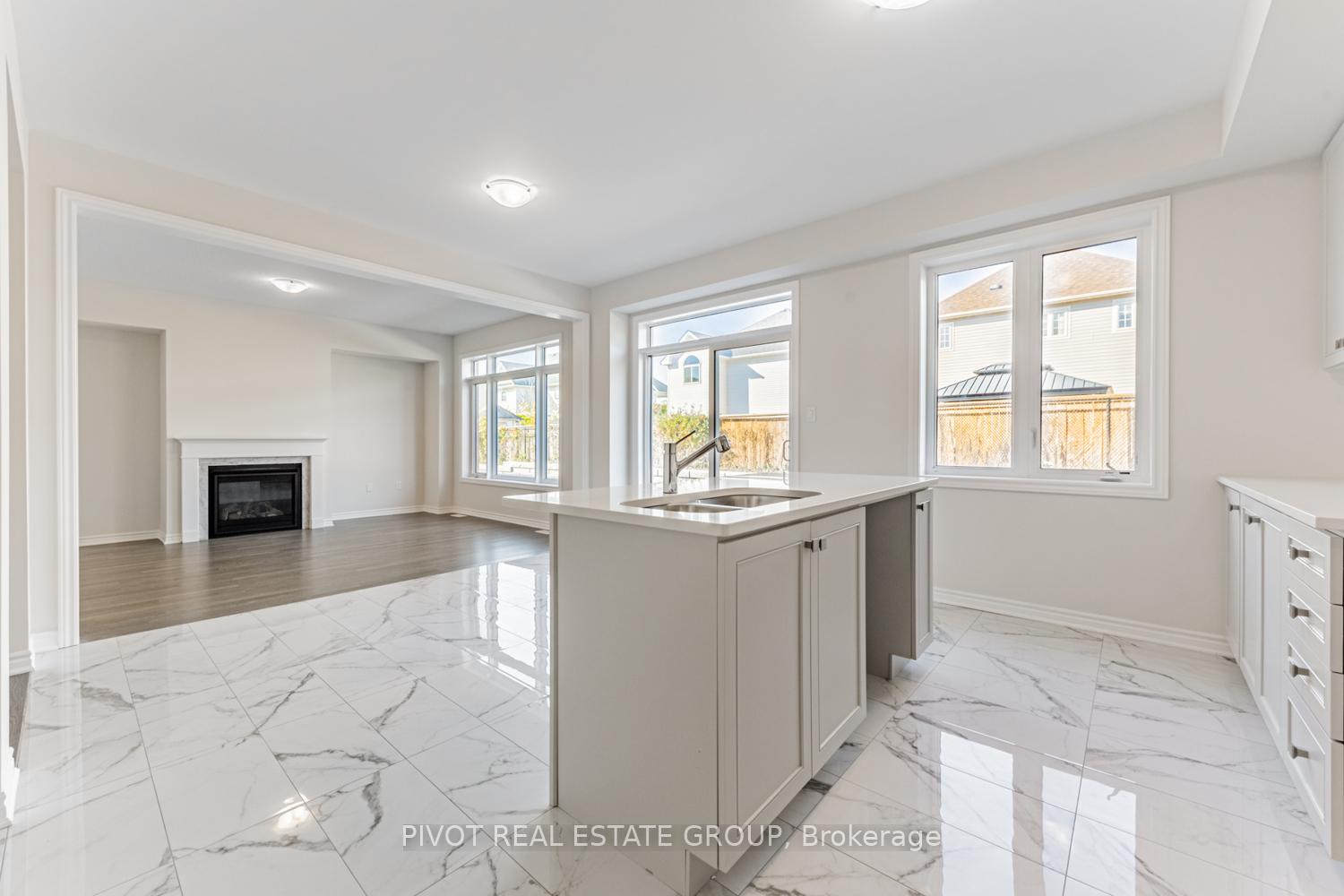 Photo 14 of 16 Waterfront Crescent, Whitby, Port Whitby — HOMEH