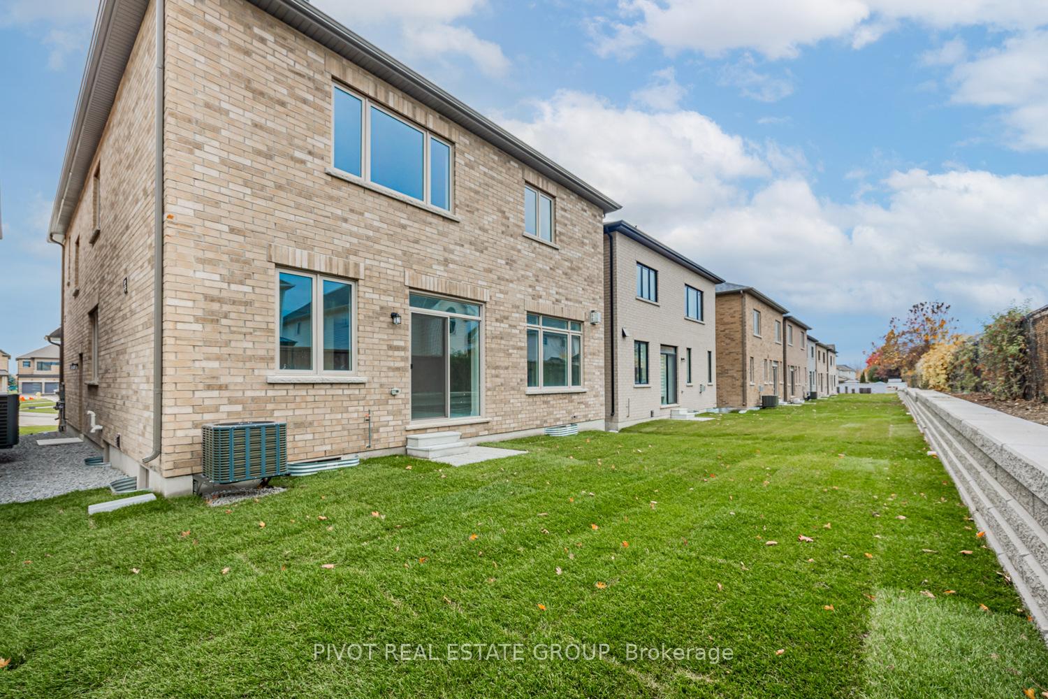 Photo 35 of 16 Waterfront Crescent, Whitby, Port Whitby — HOMEH