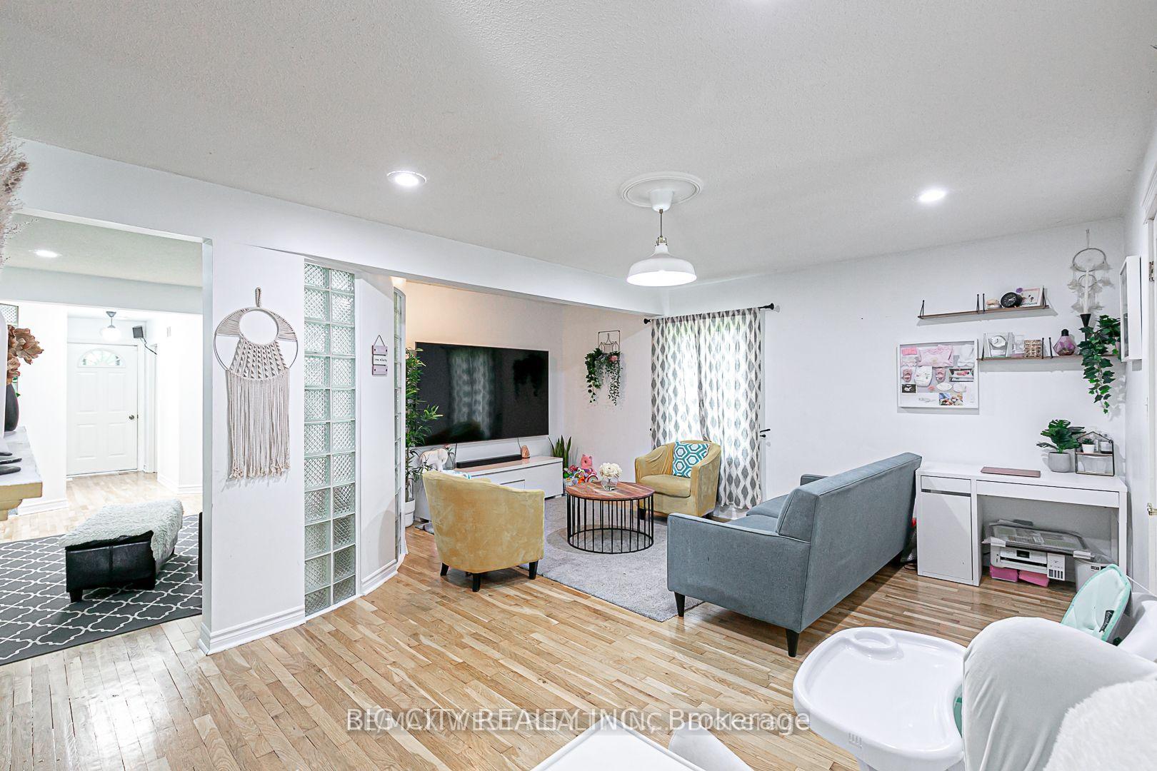 Photo 5 of Unit Main, 7698 Kipling Avenue, Vaughan, Vaughan Grove — HOMEH