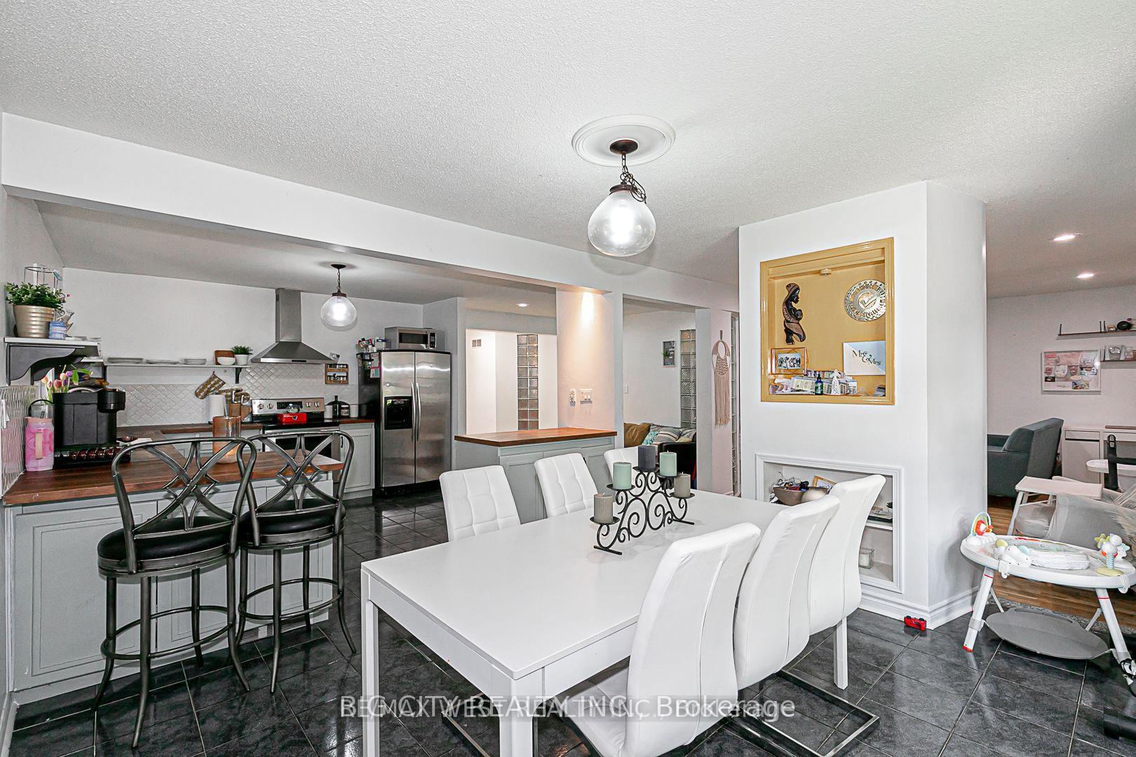 Photo 7 of Unit Main, 7698 Kipling Avenue, Vaughan, Vaughan Grove — HOMEH