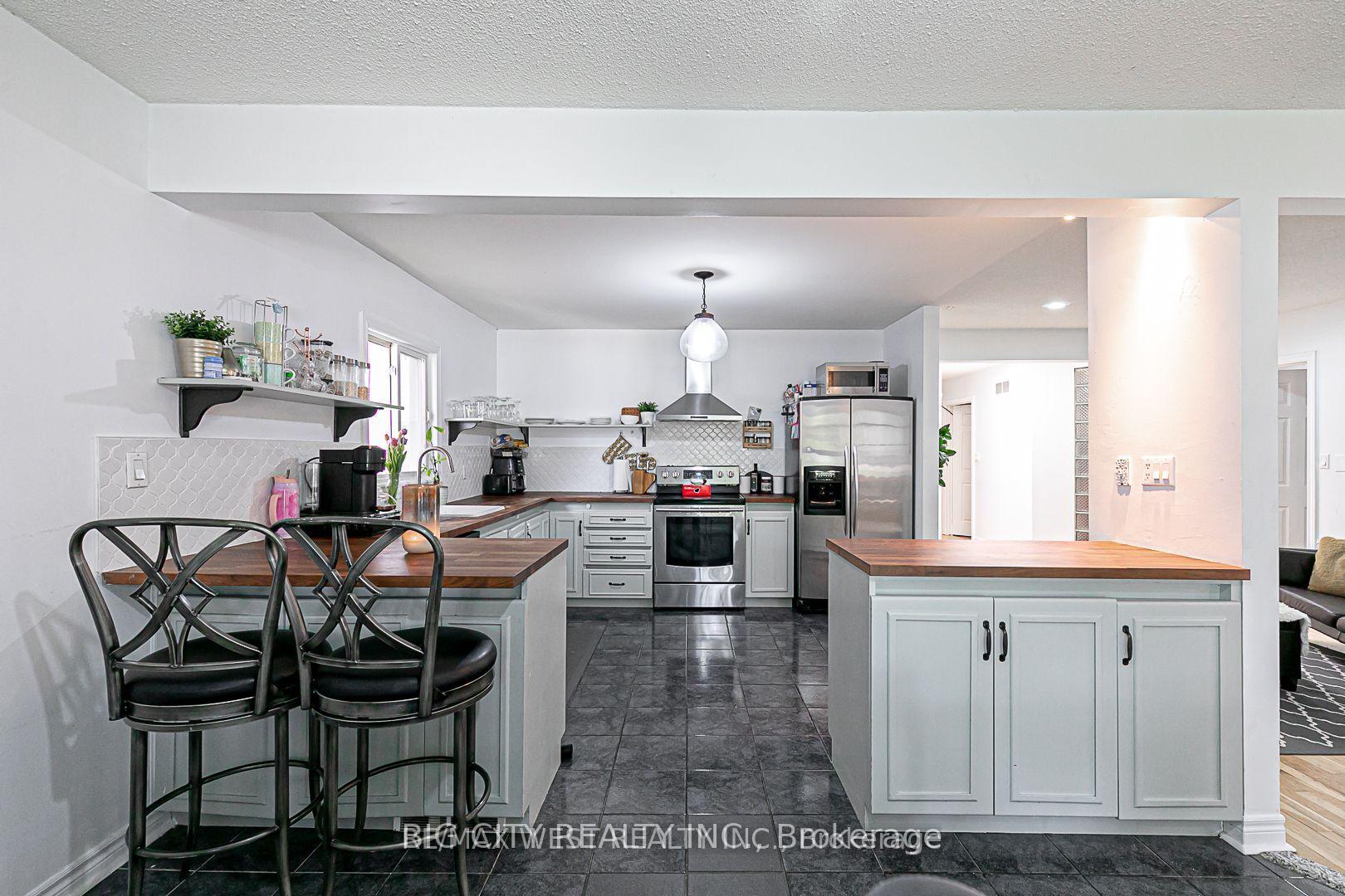 Photo 8 of Unit Main, 7698 Kipling Avenue, Vaughan, Vaughan Grove — HOMEH
