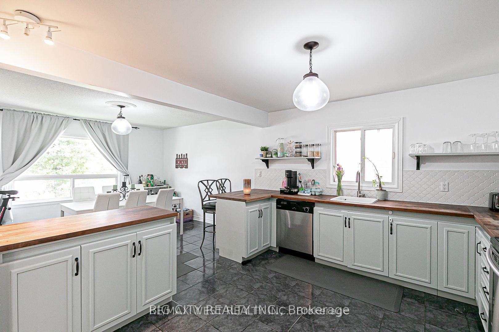 Photo 12 of Unit Main, 7698 Kipling Avenue, Vaughan, Vaughan Grove — HOMEH