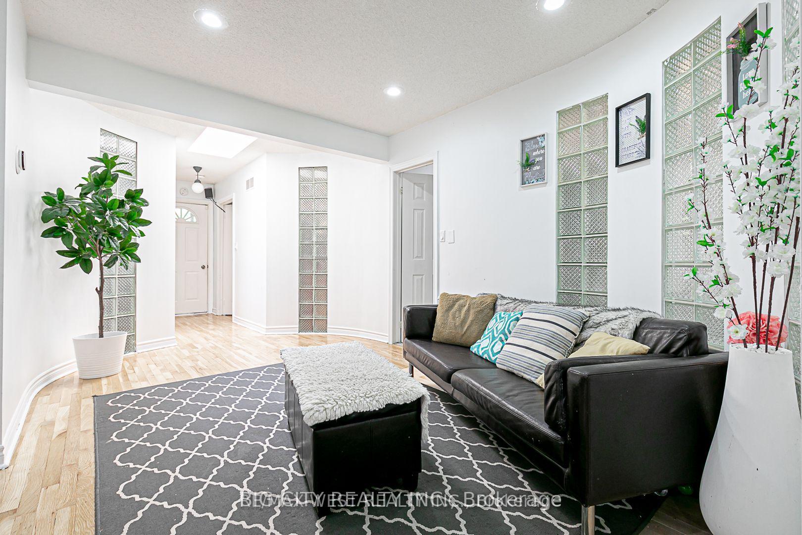 Photo 14 of Unit Main, 7698 Kipling Avenue, Vaughan, Vaughan Grove — HOMEH