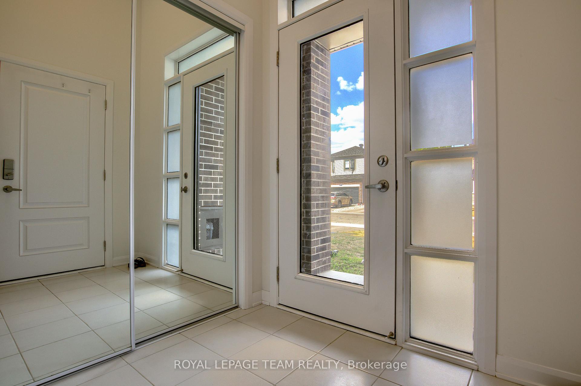 Photo 5 of 108 Maynooth Court, Ottawa, Barrhaven - Half Moon Bay — HOMEH