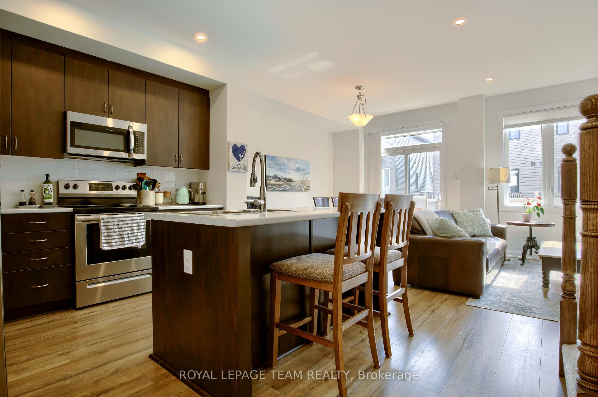 Photo 3 of 108 Maynooth Court, Ottawa, Barrhaven - Half Moon Bay — HOMEH