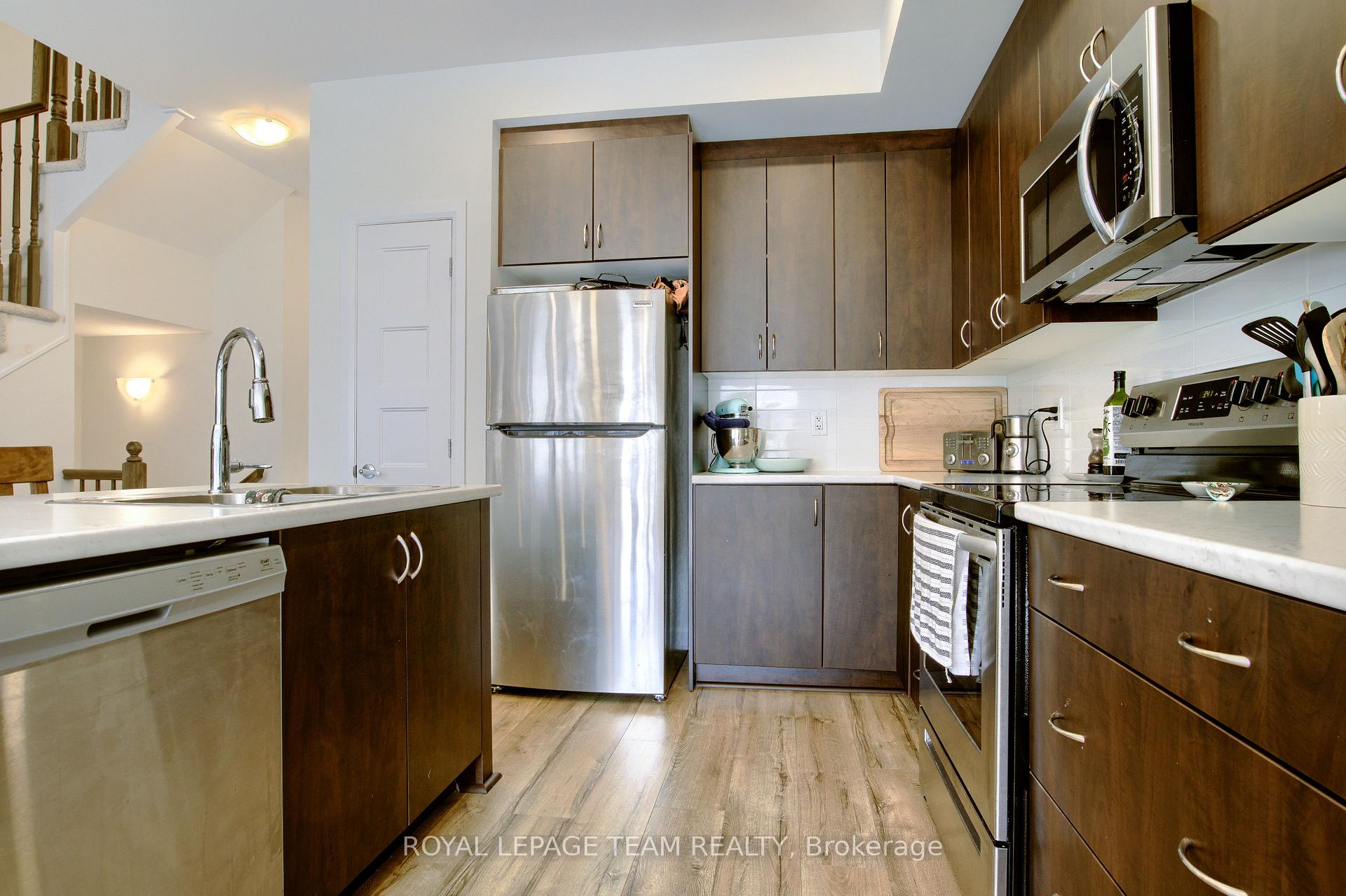 Photo 6 of 108 Maynooth Court, Ottawa, Barrhaven - Half Moon Bay — HOMEH