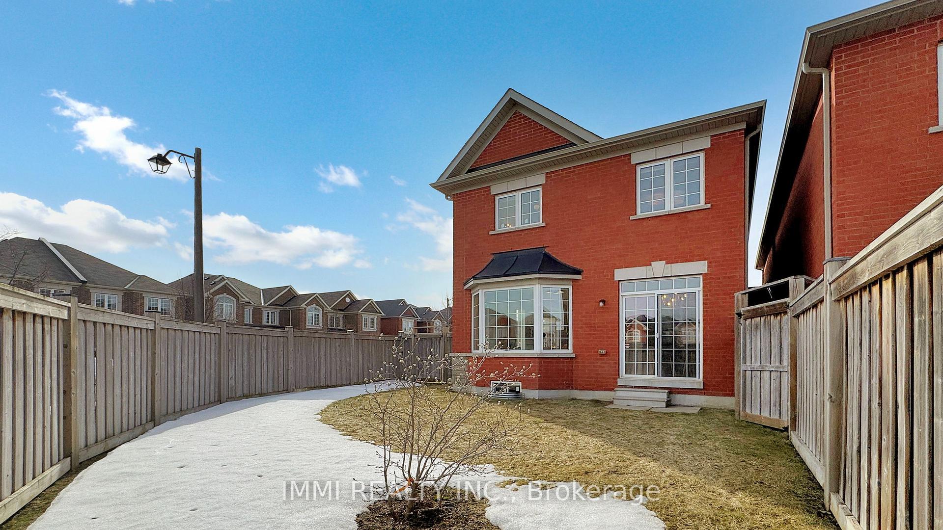 Photo 21 of 1 Napanee Street, Richmond Hill, Jefferson — HOMEH
