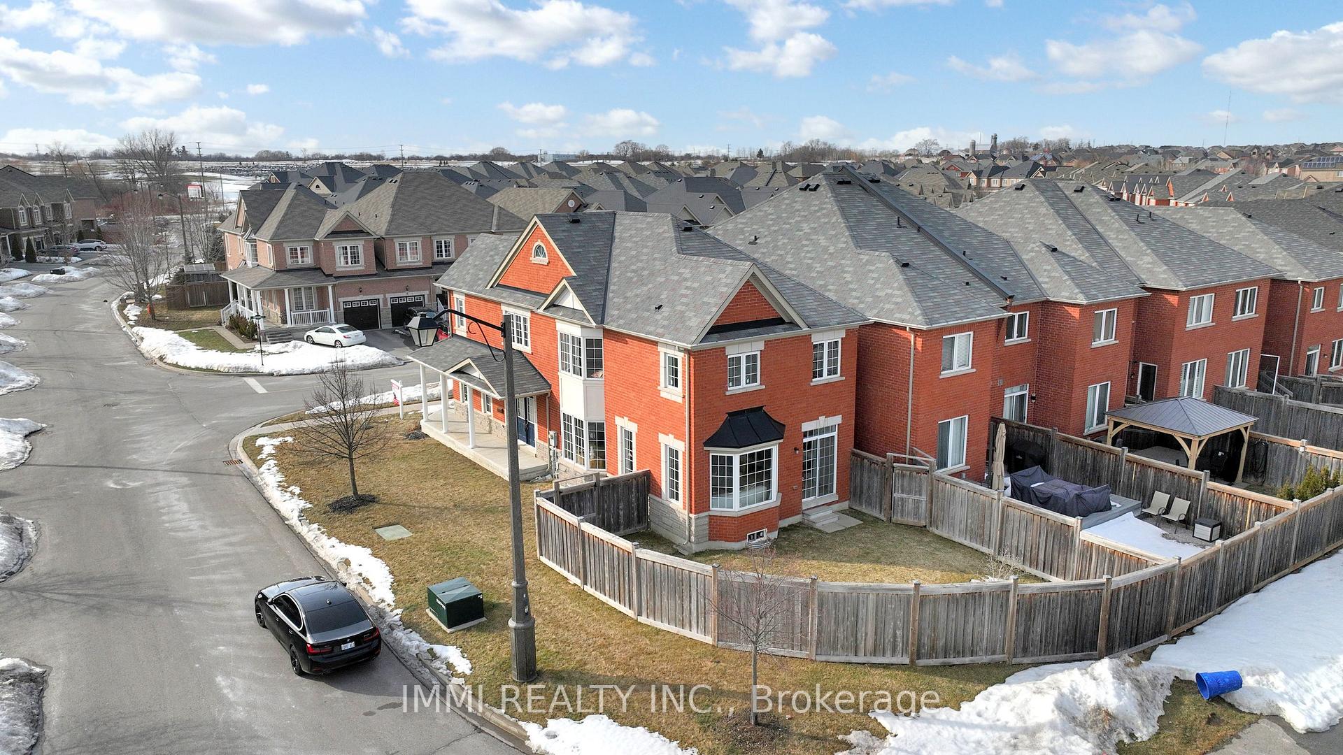 Photo 24 of 1 Napanee Street, Richmond Hill, Jefferson — HOMEH