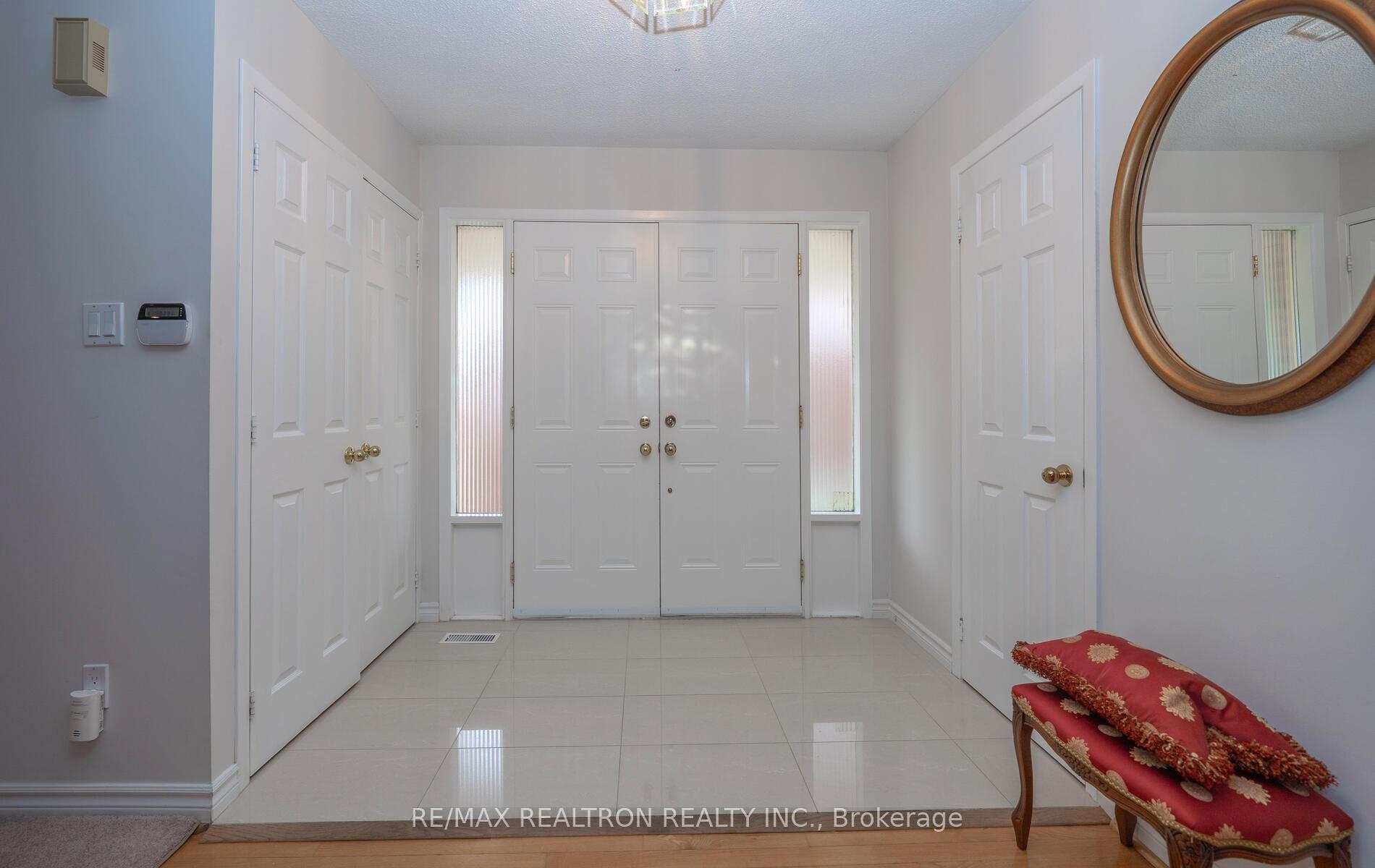 Photo 4 of 178 Winding Lane, Vaughan, Crestwood-Springfarm-Yorkhill — HOMEH
