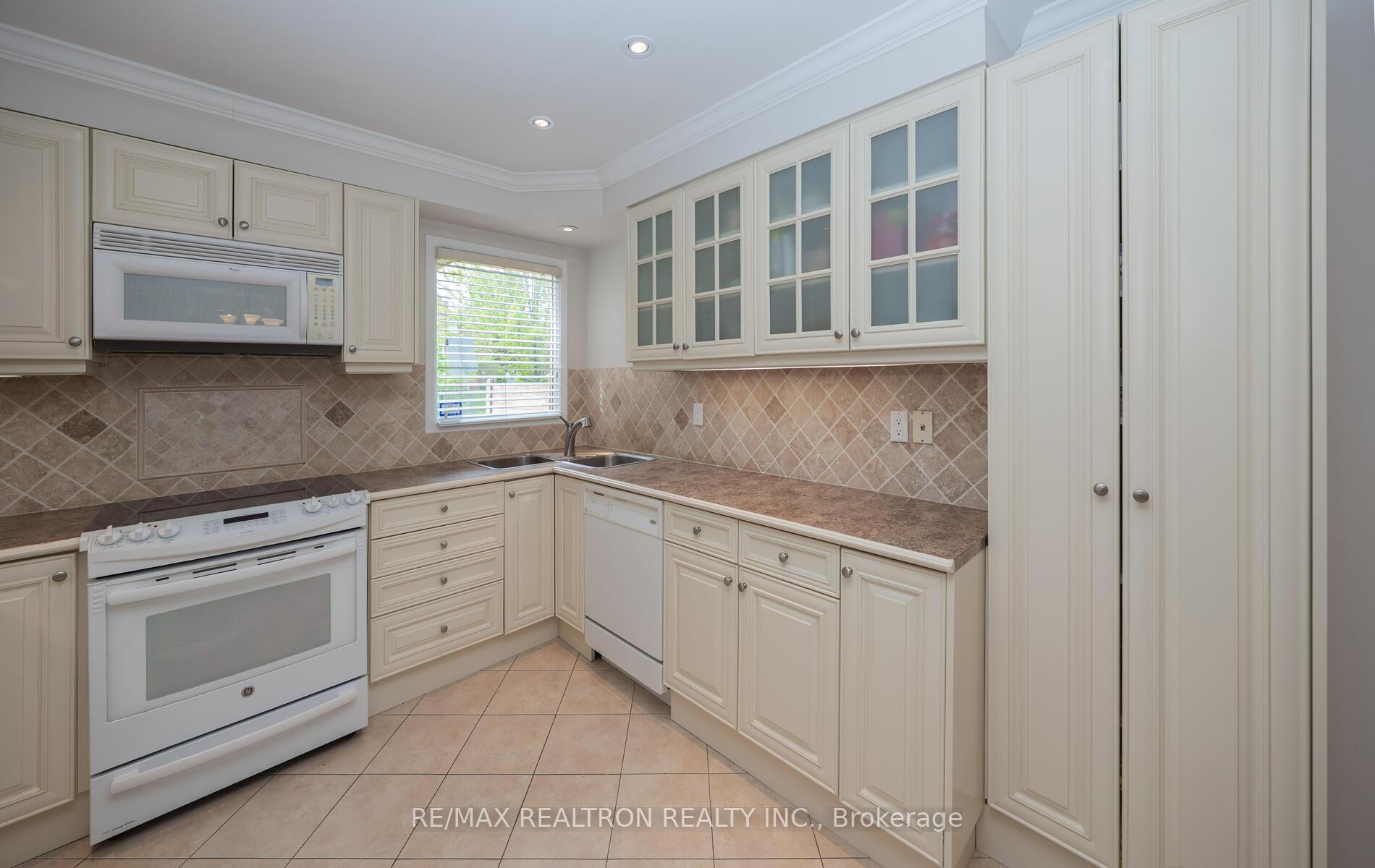 Photo 20 of 178 Winding Lane, Vaughan, Crestwood-Springfarm-Yorkhill — HOMEH