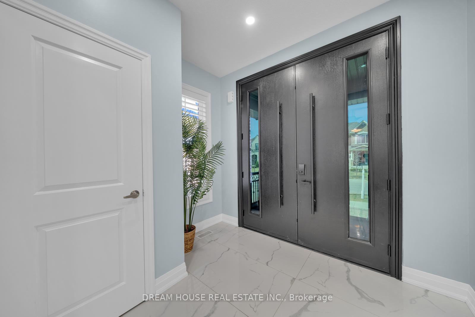 Photo 3 of 21 Lockton Street, Whitby, Rural Whitby — HOMEH
