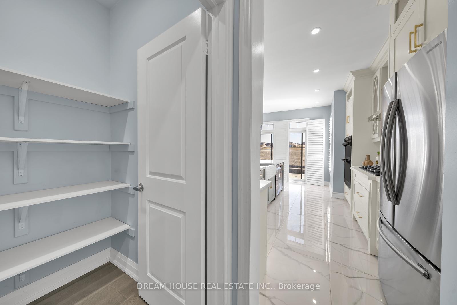 Photo 18 of 21 Lockton Street, Whitby, Rural Whitby — HOMEH