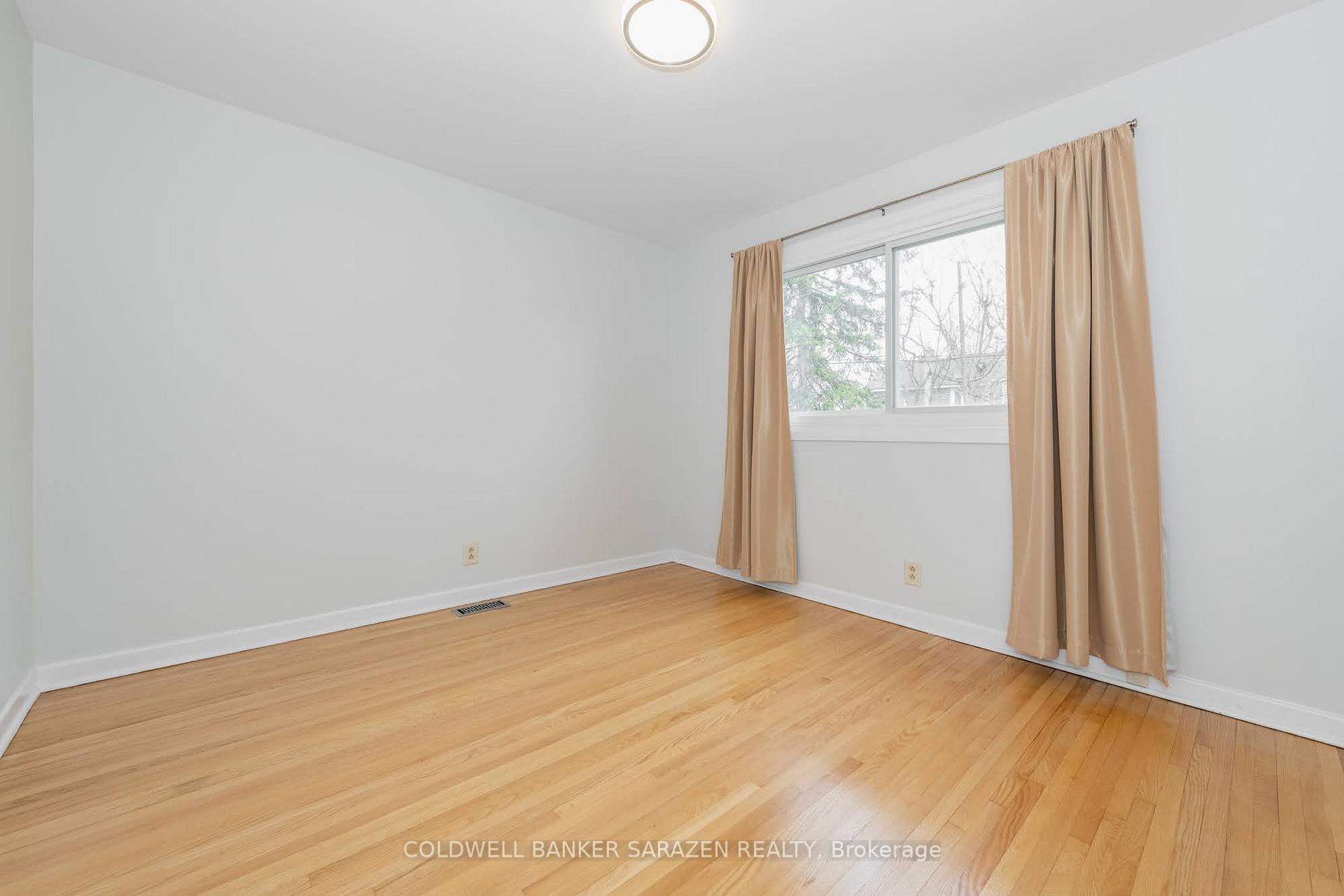Photo 3 of 2707 Priscilla Street, Ottawa, Britannia — HOMEH