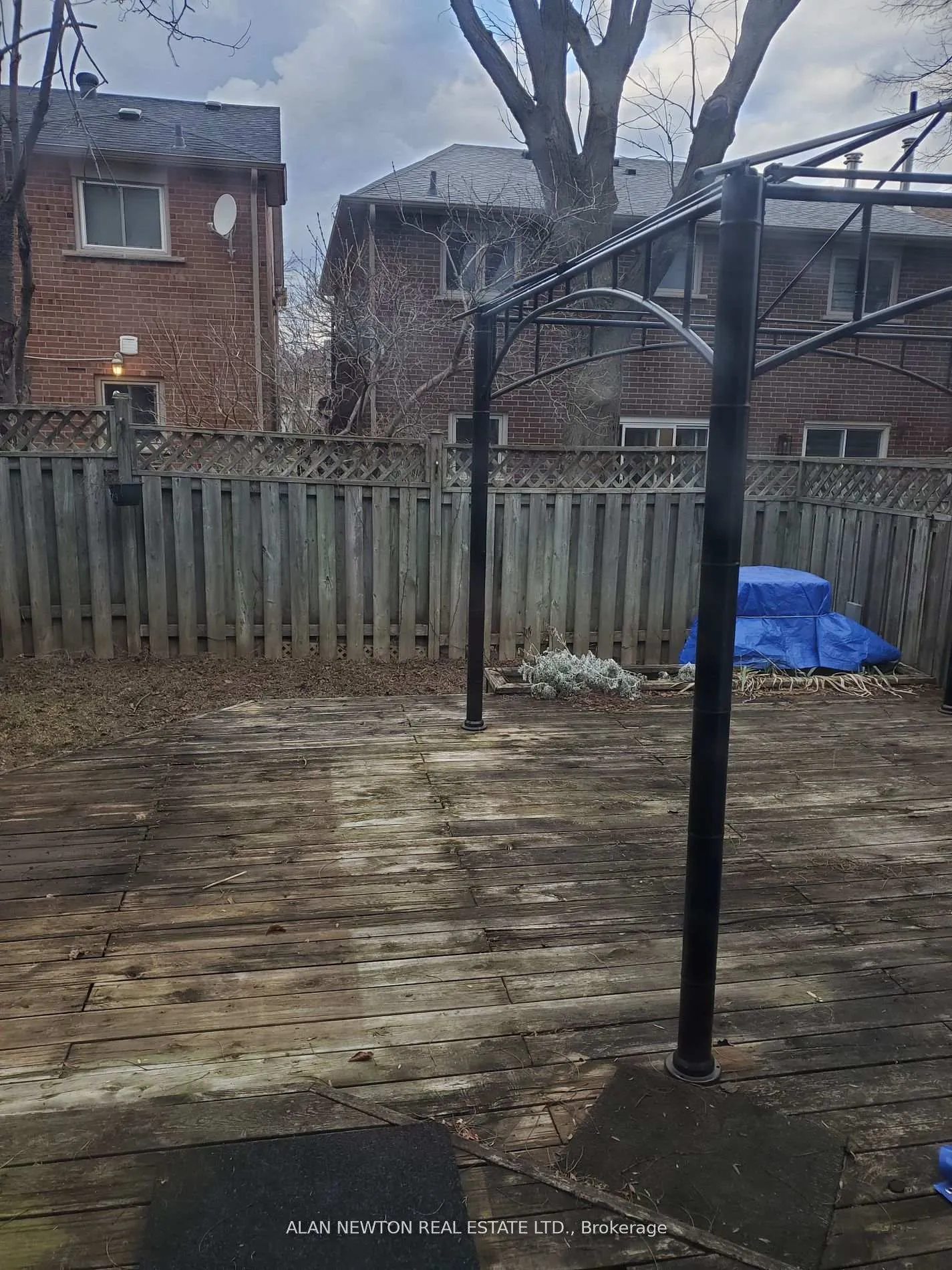 Photo 3 of 76 Roxborough Lane, Vaughan, Uplands — HOMEH