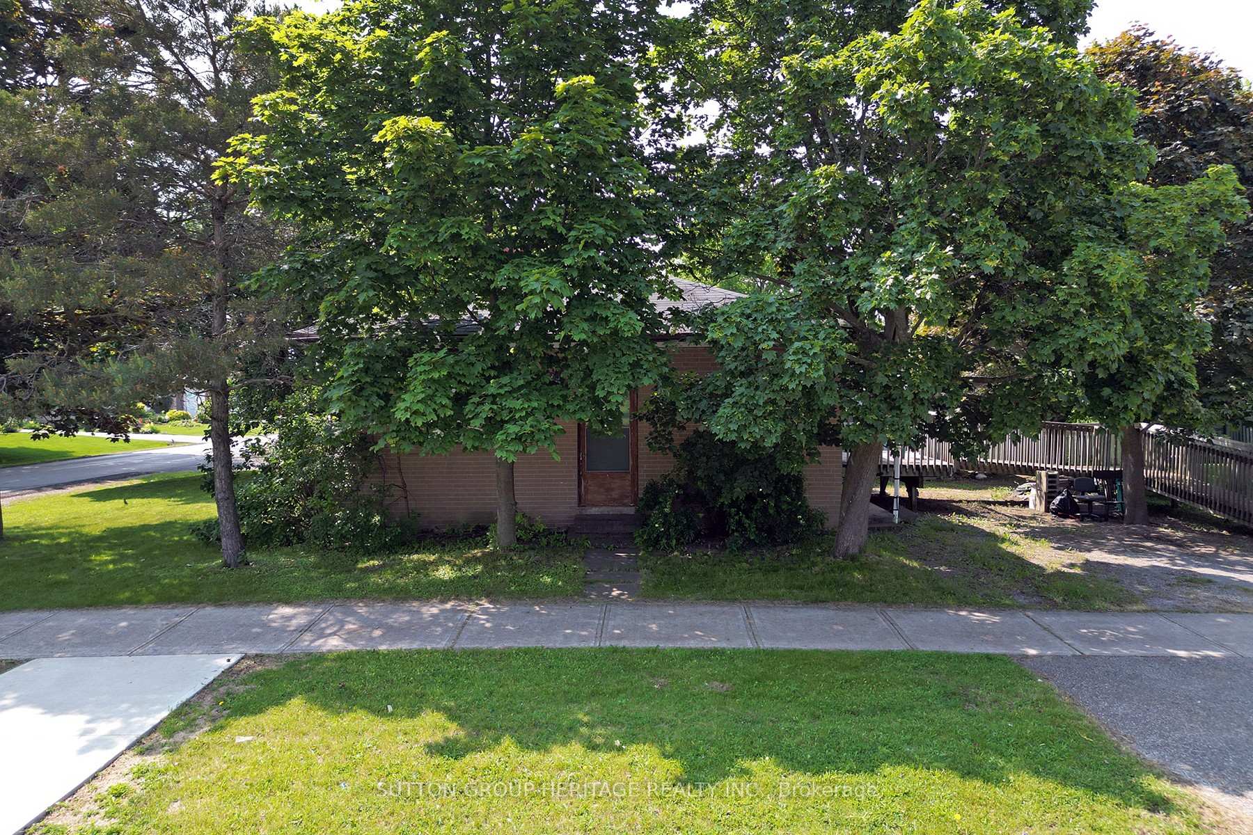 Photo 15 of 56 Ferguson Avenue, Whitby, Brooklin — HOMEH